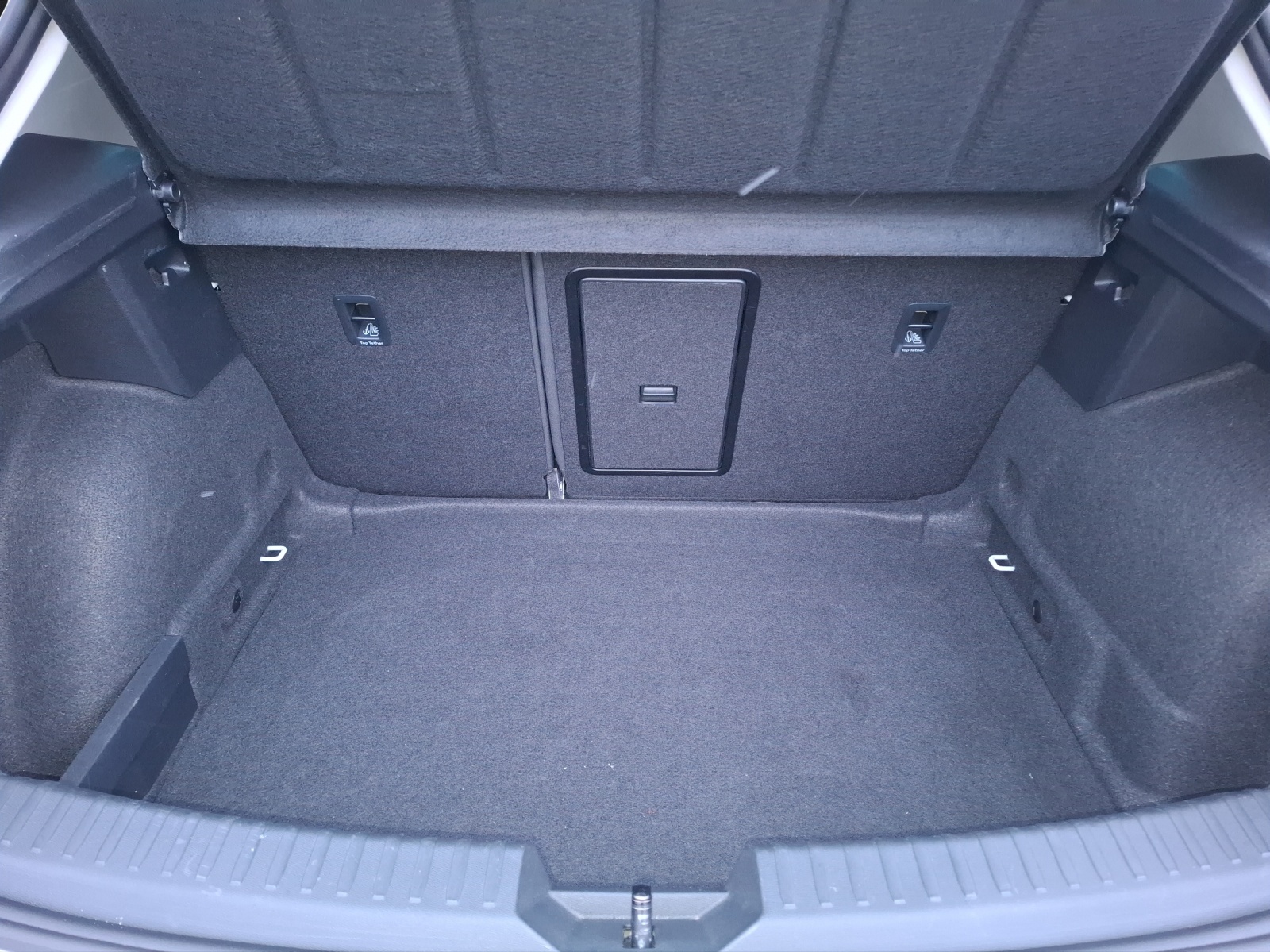 Fahrzeugabbildung SEAT Leon TSI Xcellence DSG LED AHK Navi ACC Park-Aassist SH