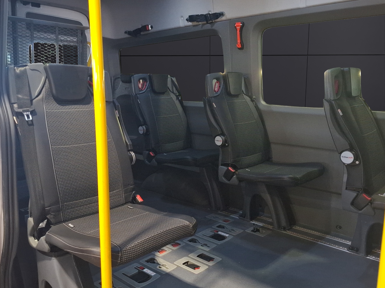 Fahrzeugabbildung Volkswagen Crafter Kombi 35 MR DSG 4Mo.8-Si Rollstuhlrampe Standhzg.