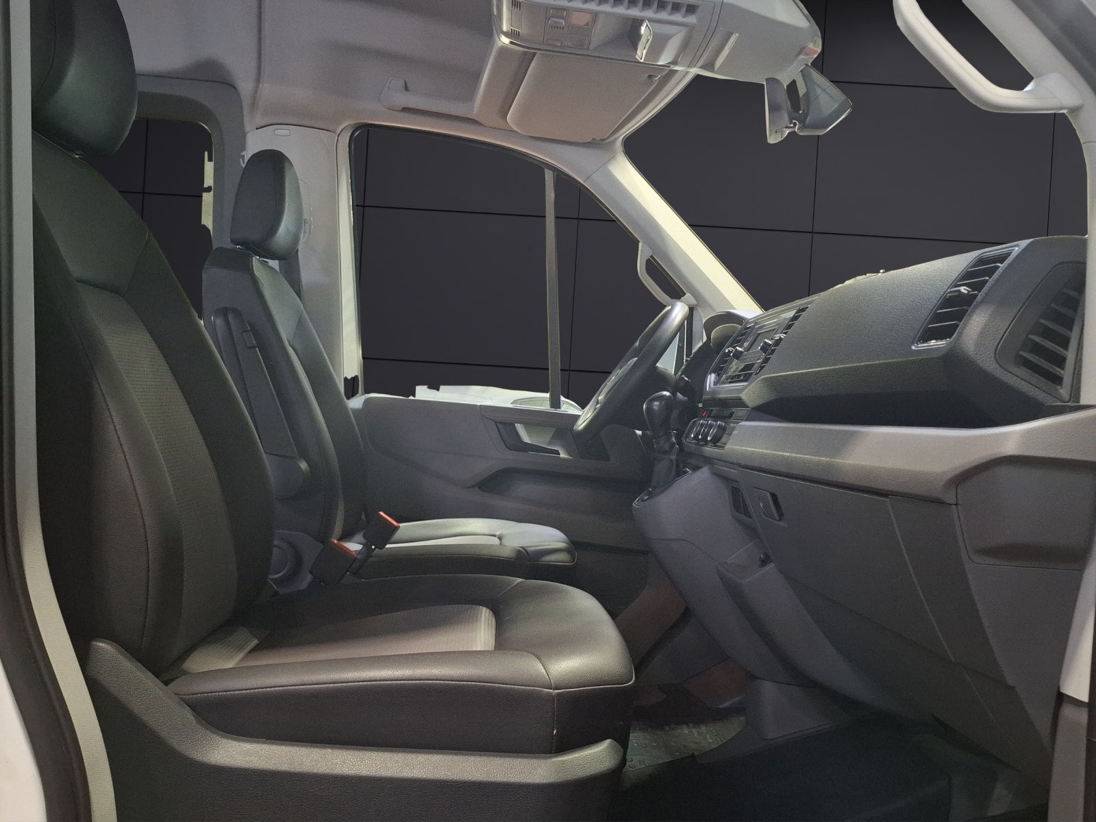Fahrzeugabbildung Volkswagen Crafter Kombi 35 MR DSG 4Mo.8-Si Rollstuhlrampe Standhzg.