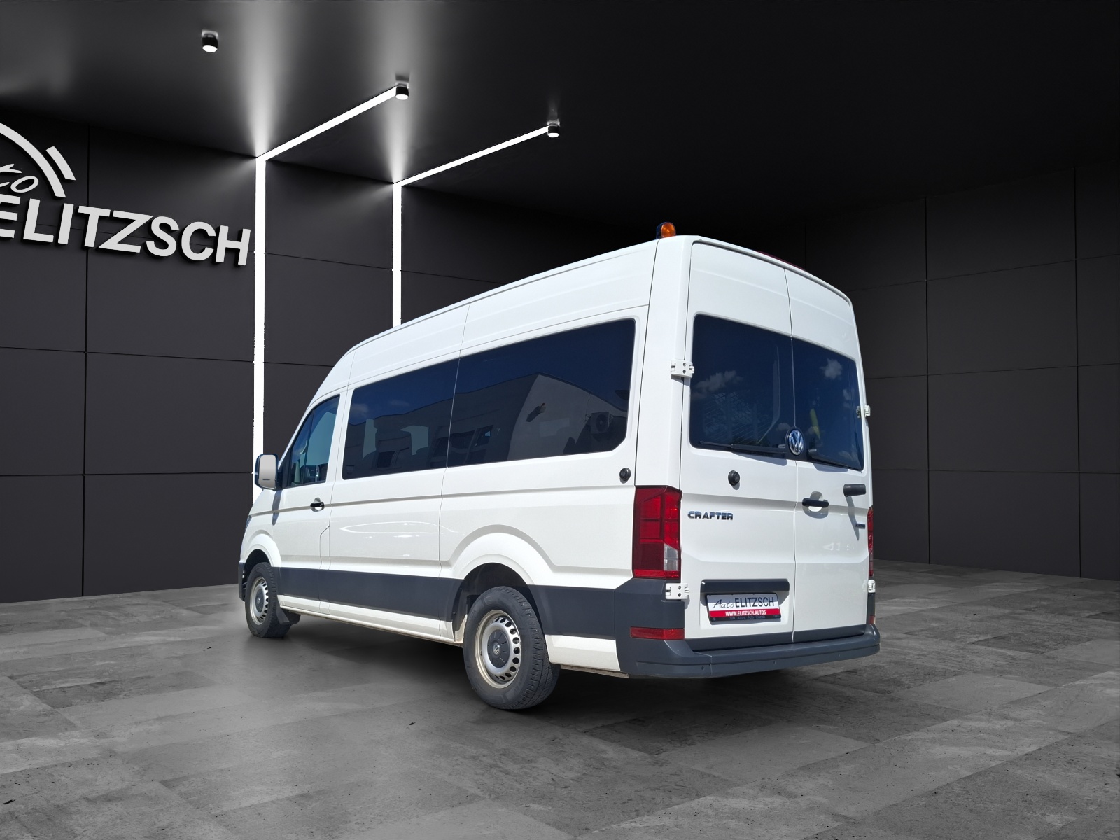 Fahrzeugabbildung Volkswagen Crafter Kombi 35 MR DSG 4Mo.8-Si Rollstuhlrampe Standhzg.