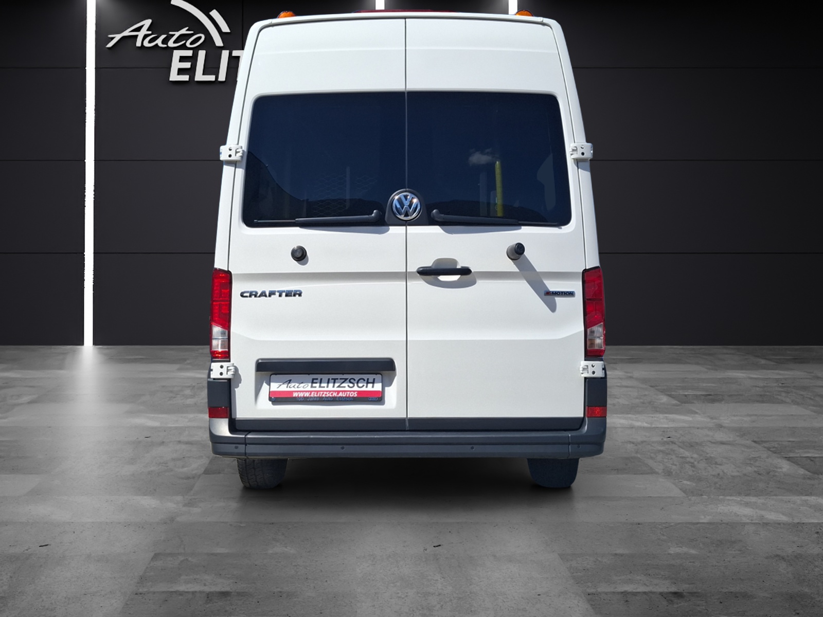 Fahrzeugabbildung Volkswagen Crafter Kombi 35 MR DSG 4Mo.8-Si Rollstuhlrampe Standhzg.