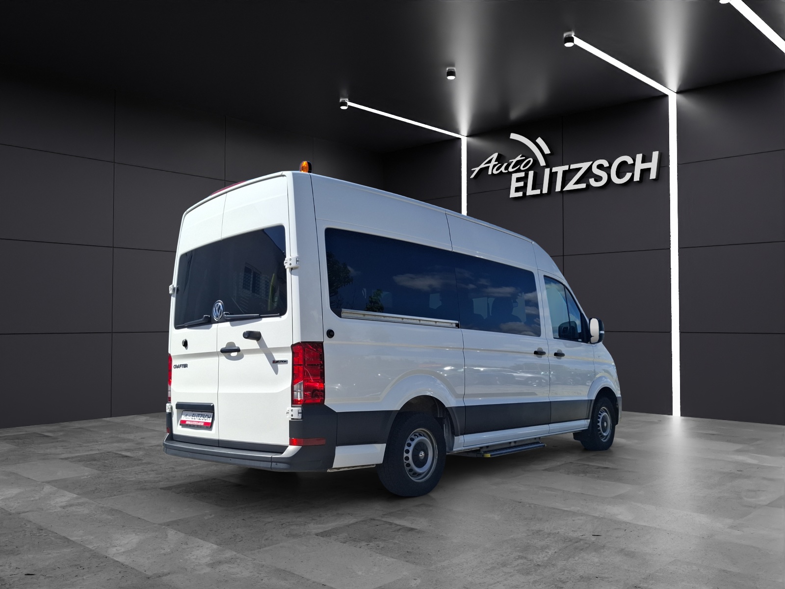 Fahrzeugabbildung Volkswagen Crafter Kombi 35 MR DSG 4Mo.8-Si Rollstuhlrampe Standhzg.