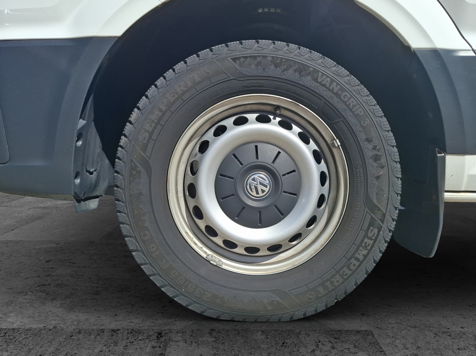 Fahrzeugabbildung Volkswagen Crafter Kombi 35 MR DSG 4Mo.8-Si Rollstuhlrampe Standhzg.