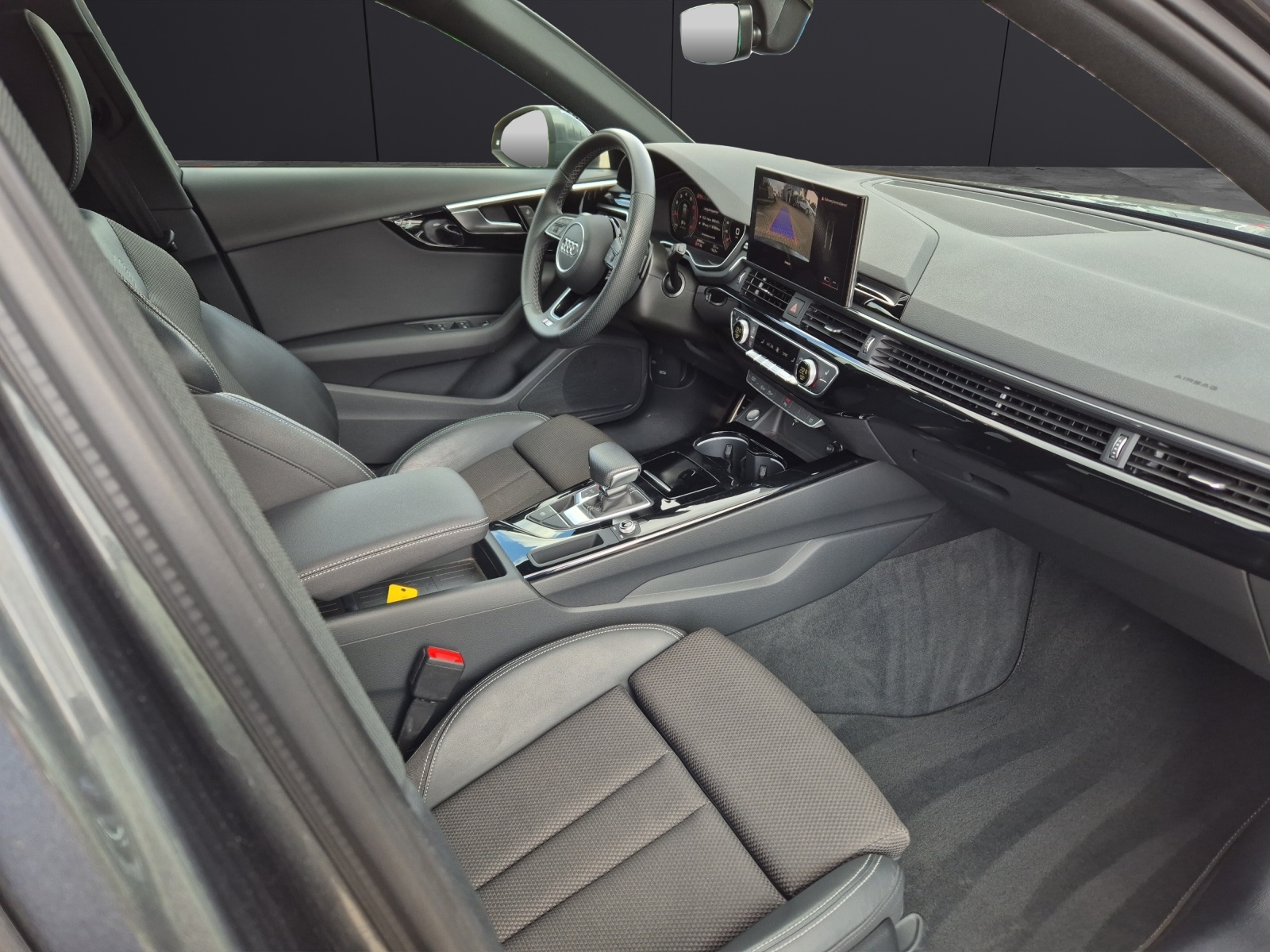 Fahrzeugabbildung Audi A4 Avant 40 TFSI S line Matrix Virtual Cockpit