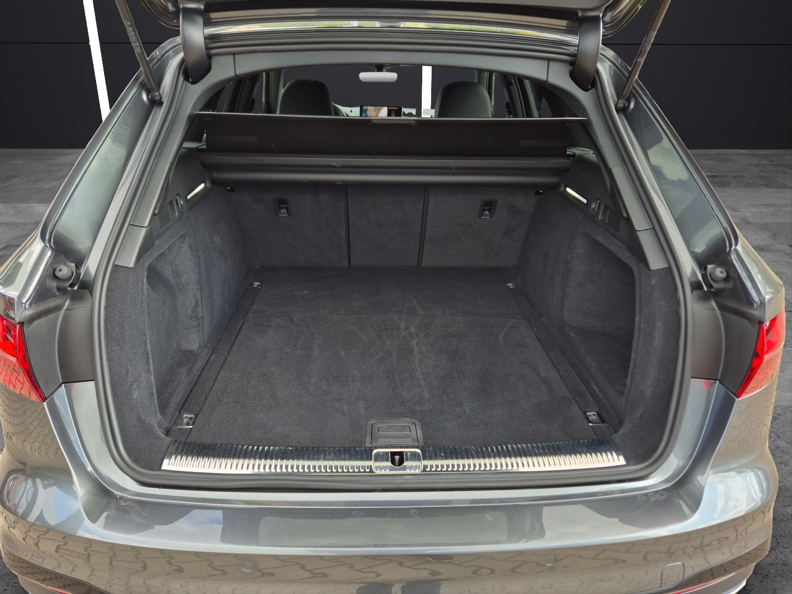 Fahrzeugabbildung Audi A4 Avant 40 TFSI S line Matrix Virtual Cockpit