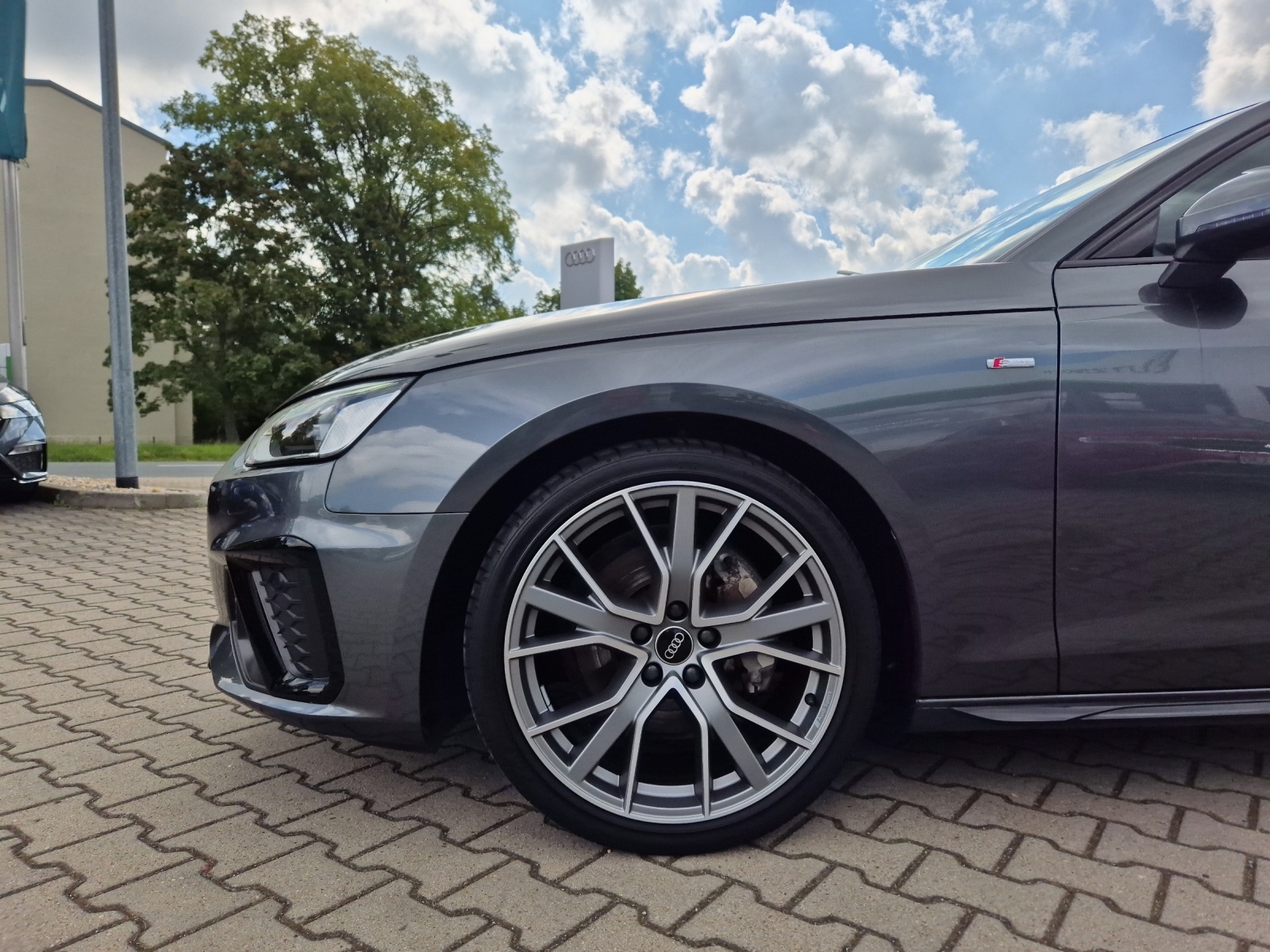 Fahrzeugabbildung Audi A4 Avant 40 TFSI S line Matrix Virtual Cockpit