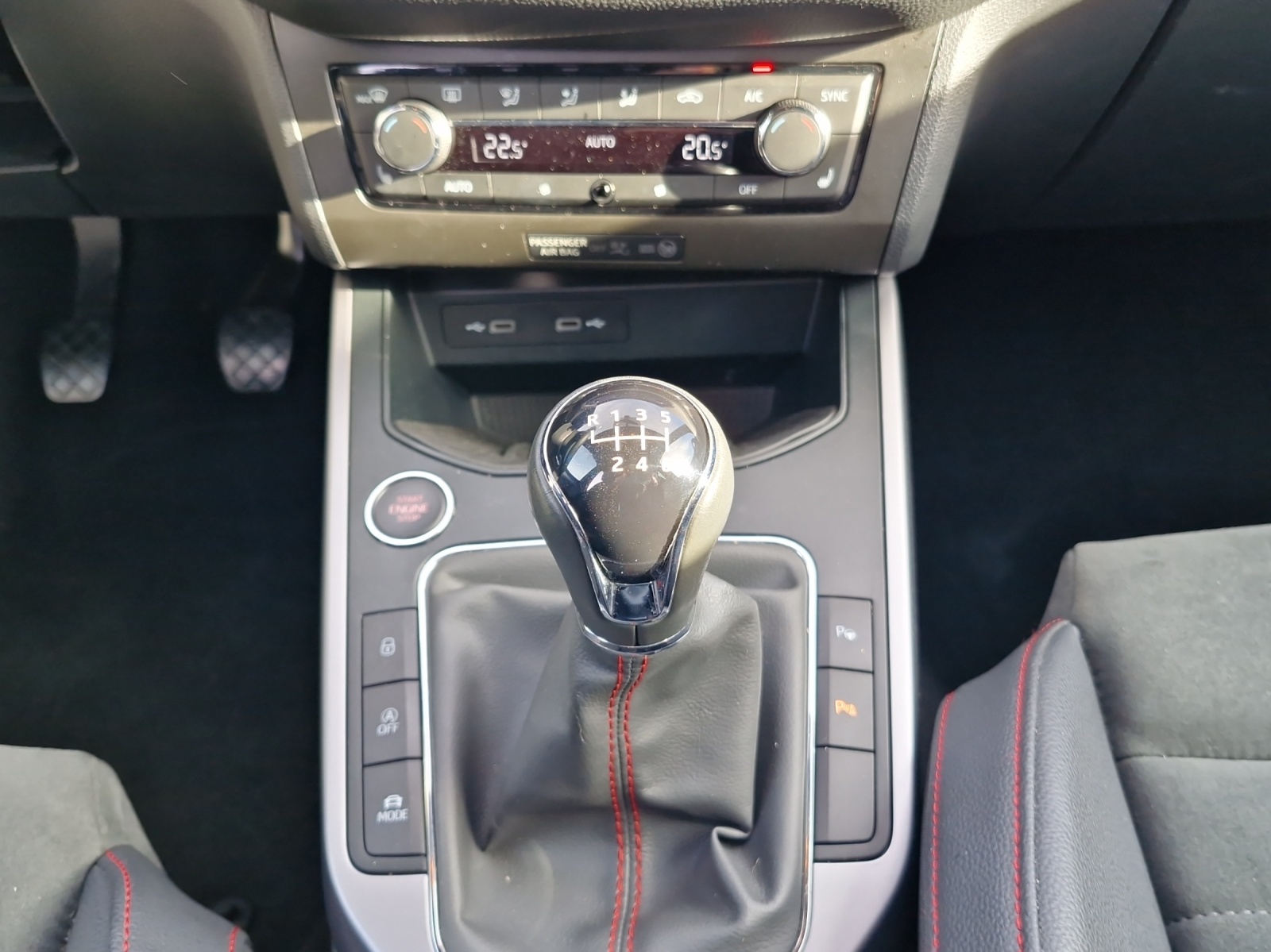 Fahrzeugabbildung SEAT Arona 1.0 TSI FR DSG BEATS NAVI RFK