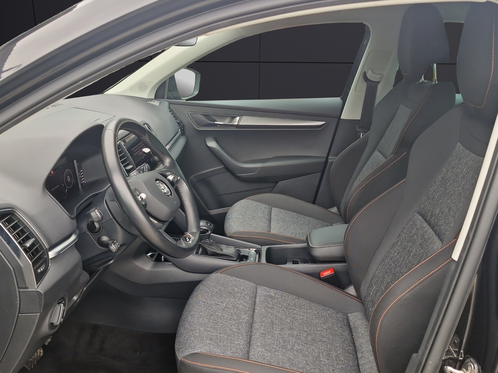 Fahrzeugabbildung SKODA Karoq Clever 1.5 TSI DSG LED Navi ACC AHK 4xSHZ VC