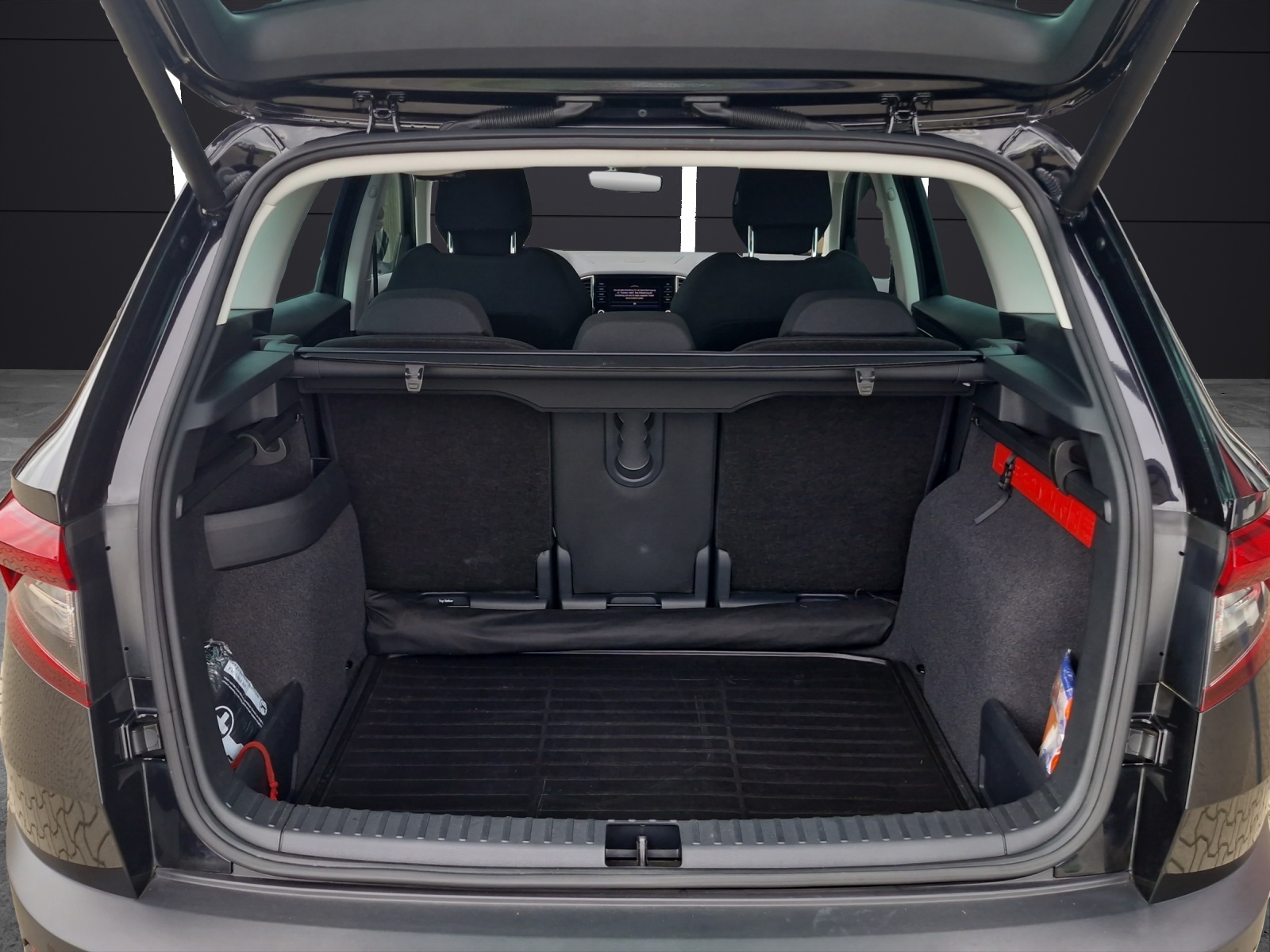 Fahrzeugabbildung SKODA Karoq Clever 1.5 TSI DSG LED Navi ACC AHK 4xSHZ VC