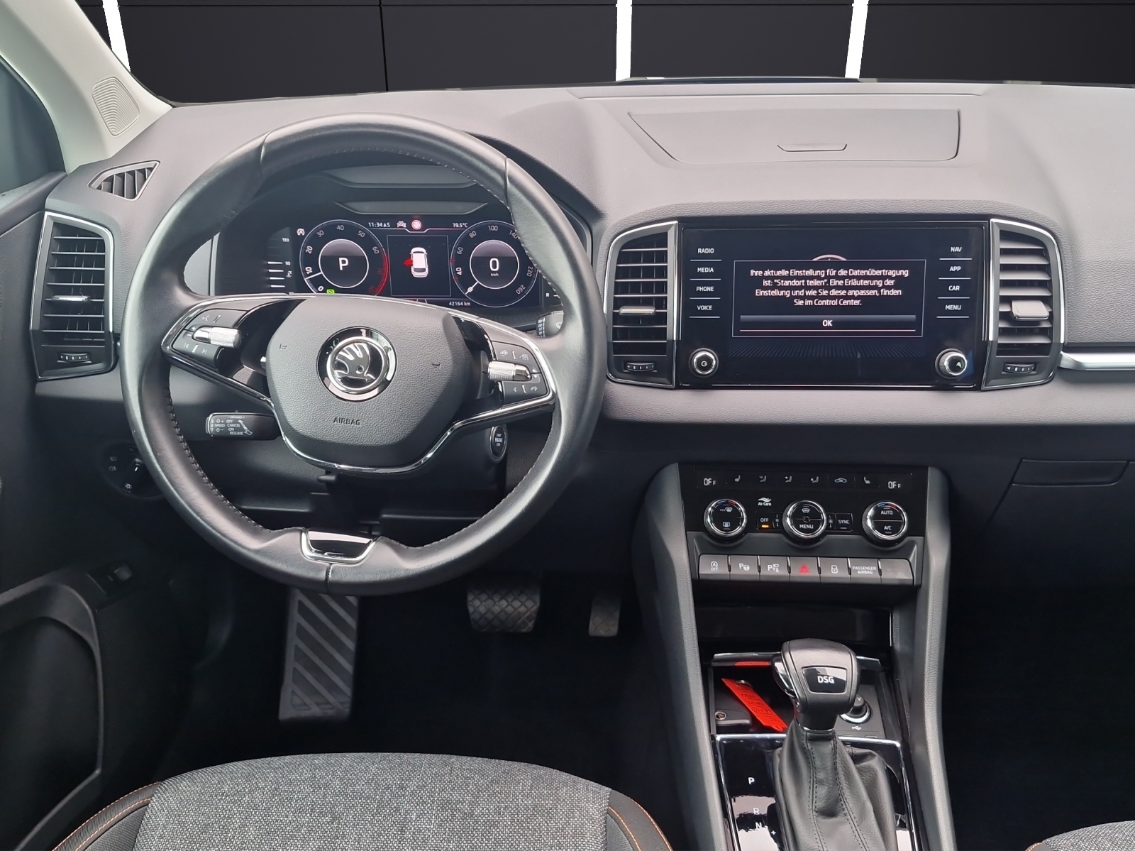 Fahrzeugabbildung SKODA Karoq Clever 1.5 TSI DSG LED Navi ACC AHK 4xSHZ VC