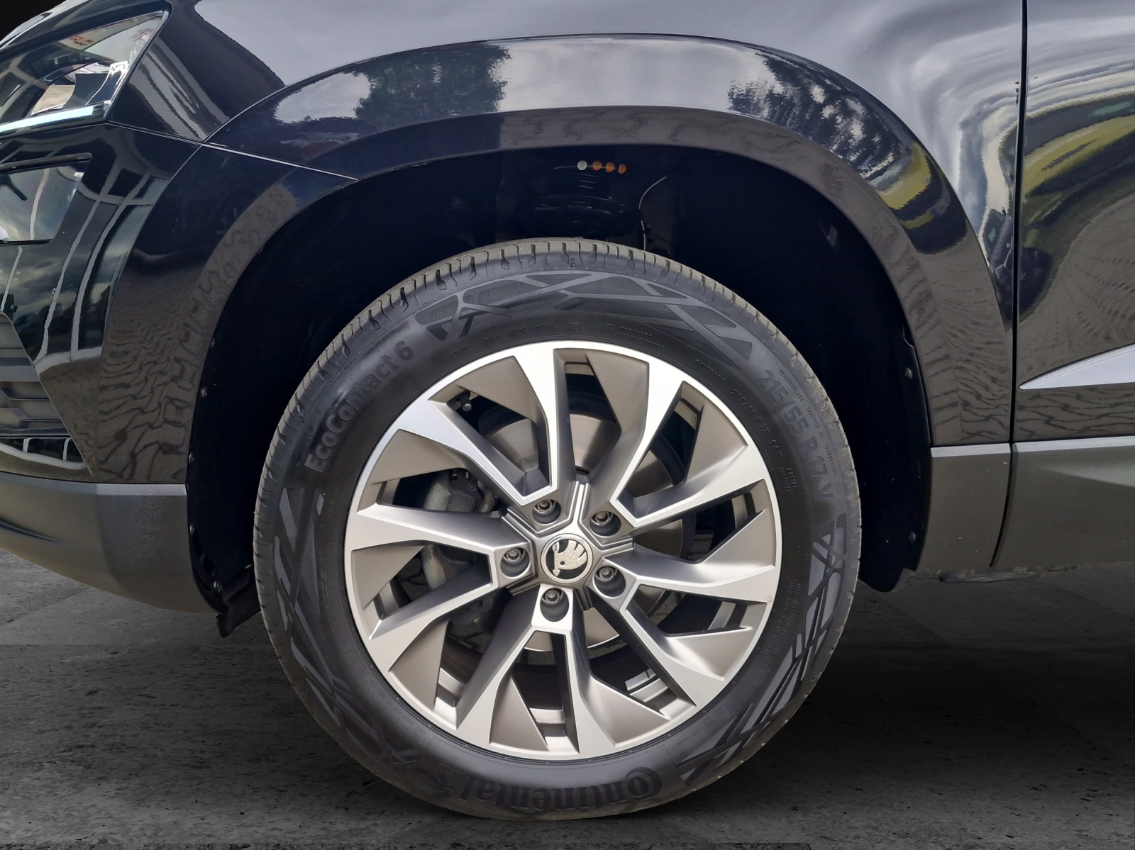 Fahrzeugabbildung SKODA Karoq Clever 1.5 TSI DSG LED Navi ACC AHK 4xSHZ VC