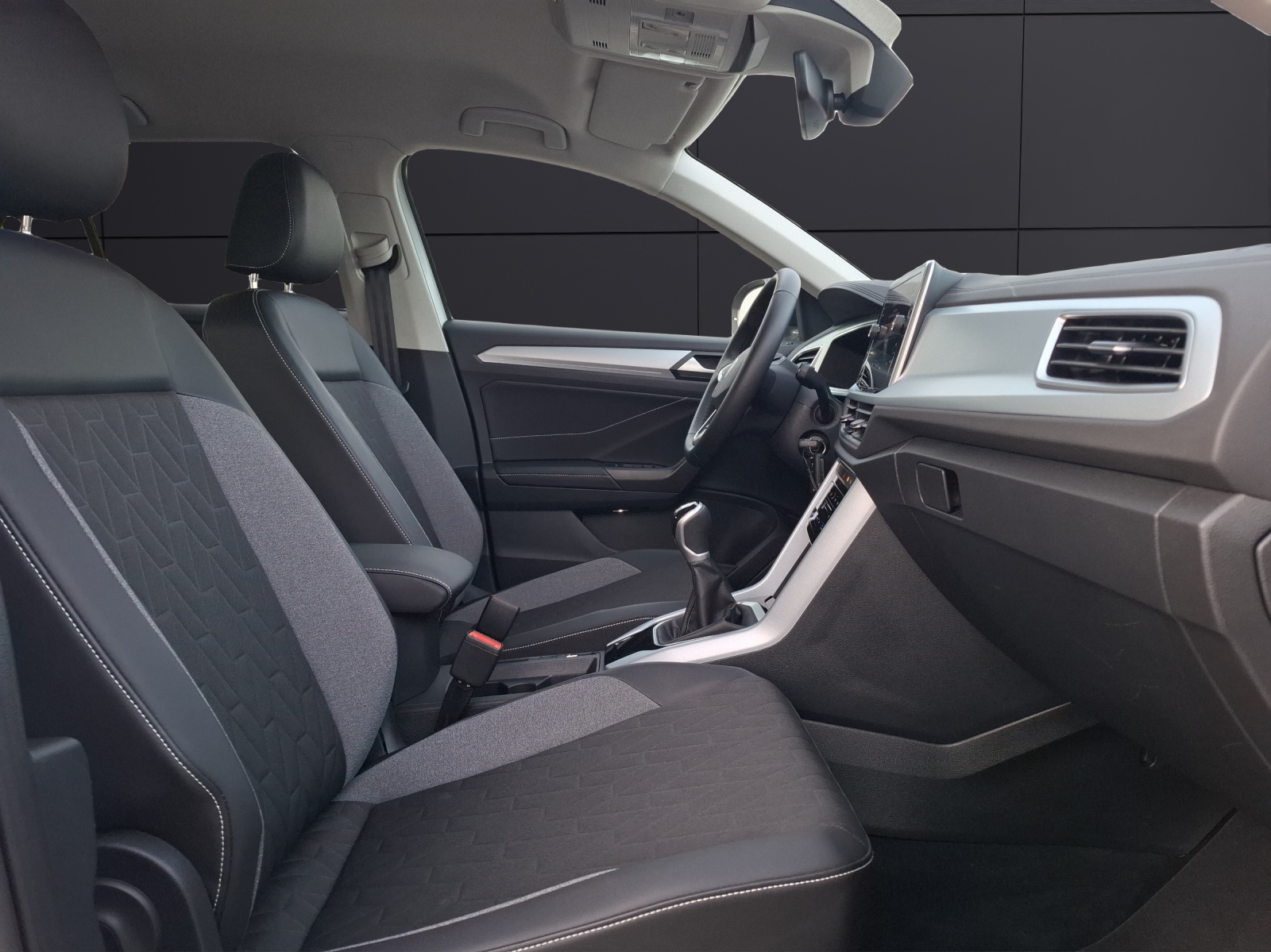 Fahrzeugabbildung Volkswagen T-Roc TSI Goal LED Navi AID ACC Park-Assist SH 17