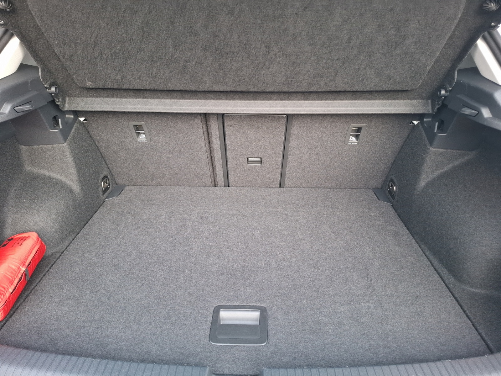 Fahrzeugabbildung Volkswagen T-Roc TSI Goal LED Navi AID ACC Park-Assist SH 17