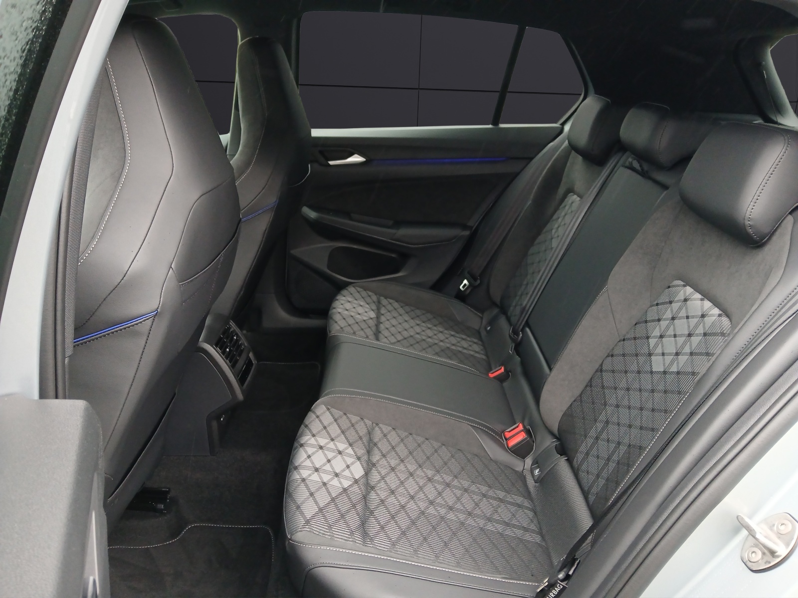 Fahrzeugabbildung Volkswagen Golf R-Line LED DAB ACC