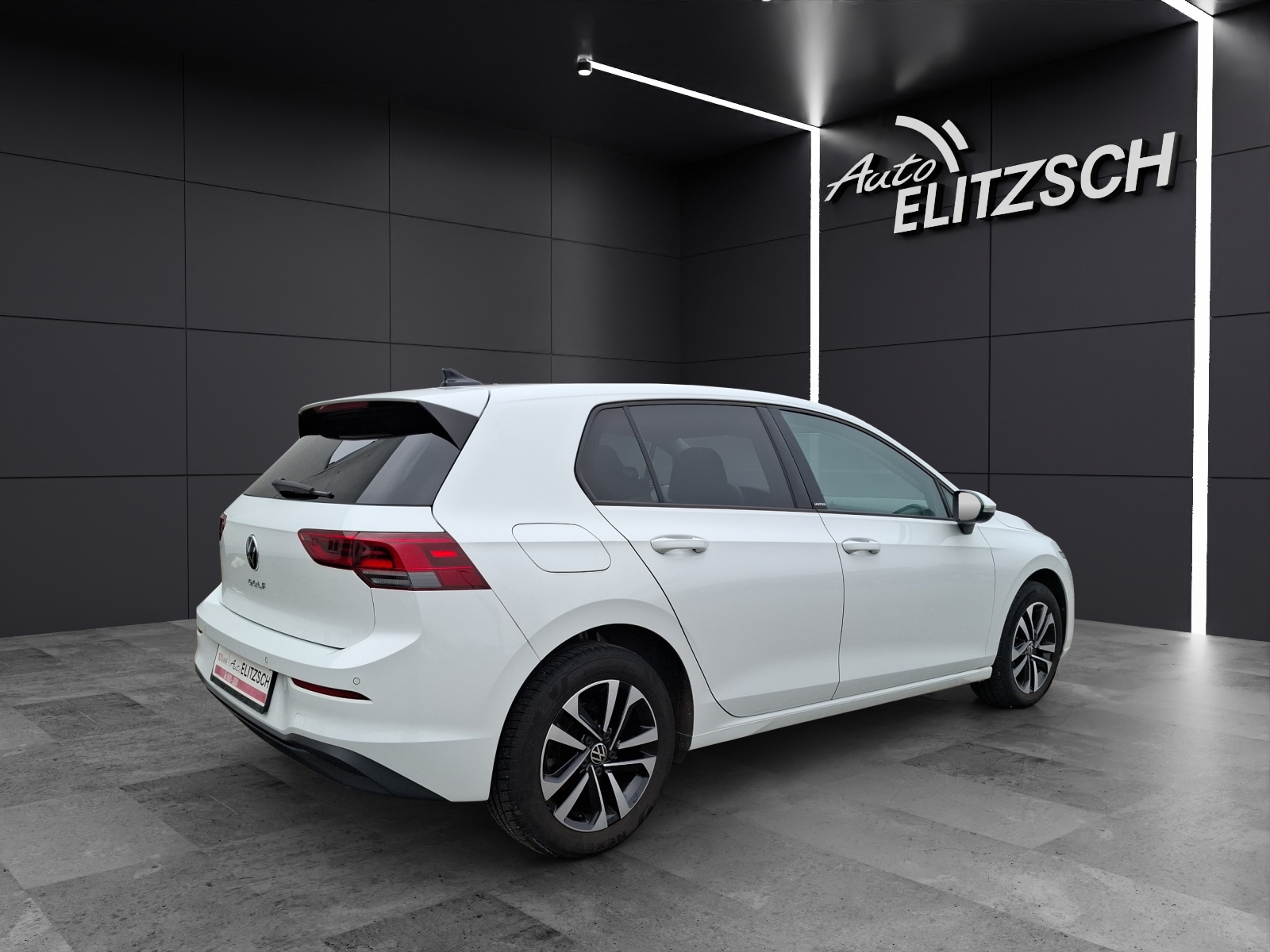 Fahrzeugabbildung Volkswagen Golf VIII TSI United LED Navi AID PDC SH LM