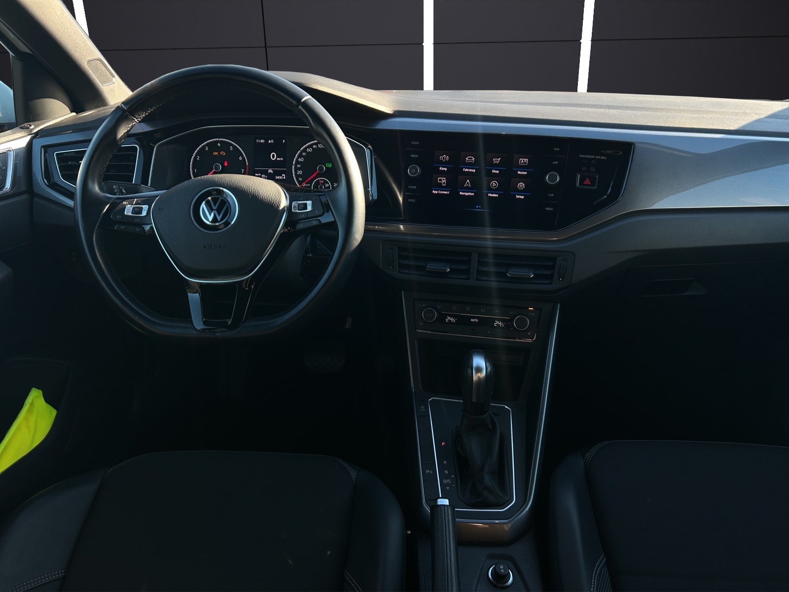 Fahrzeugabbildung Volkswagen Polo Highline TSI DSG LED ACC SH PDC Climatronic Navi