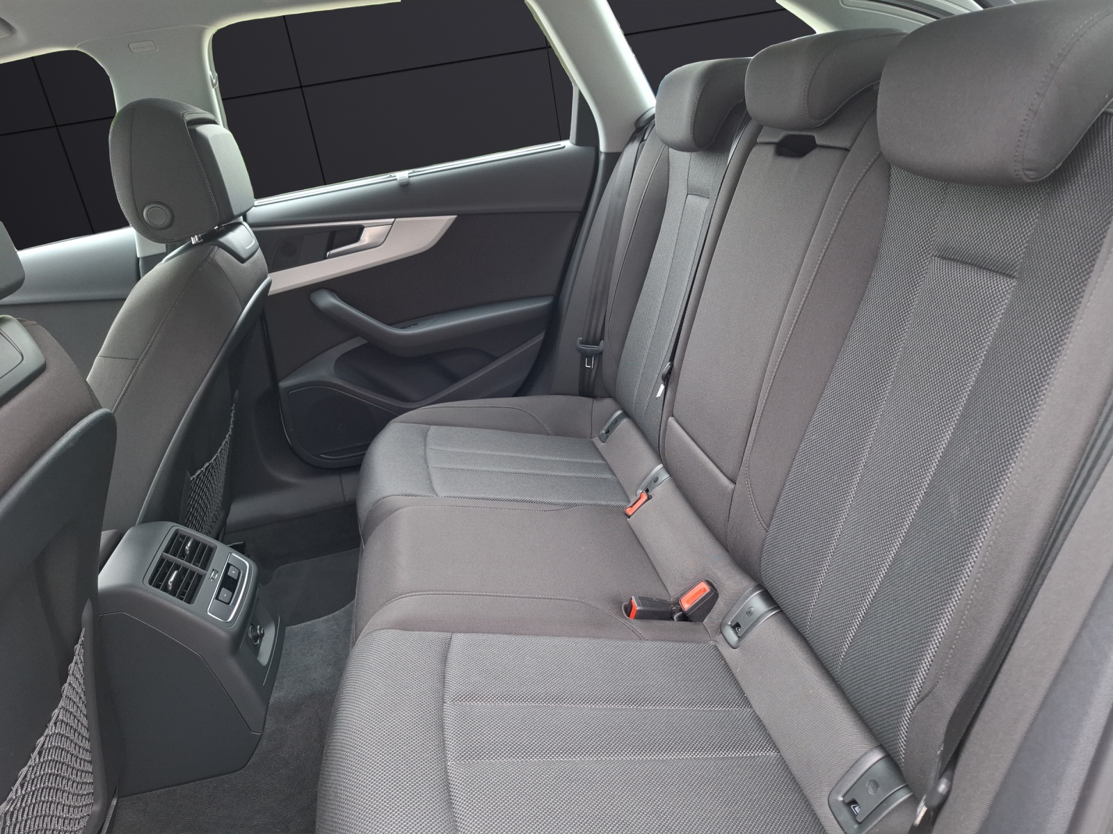 Fahrzeugabbildung Audi A4 Avant 40 TDI advanced quattro S-tronic STH Matrix Navi HUD AVC ACC RFK