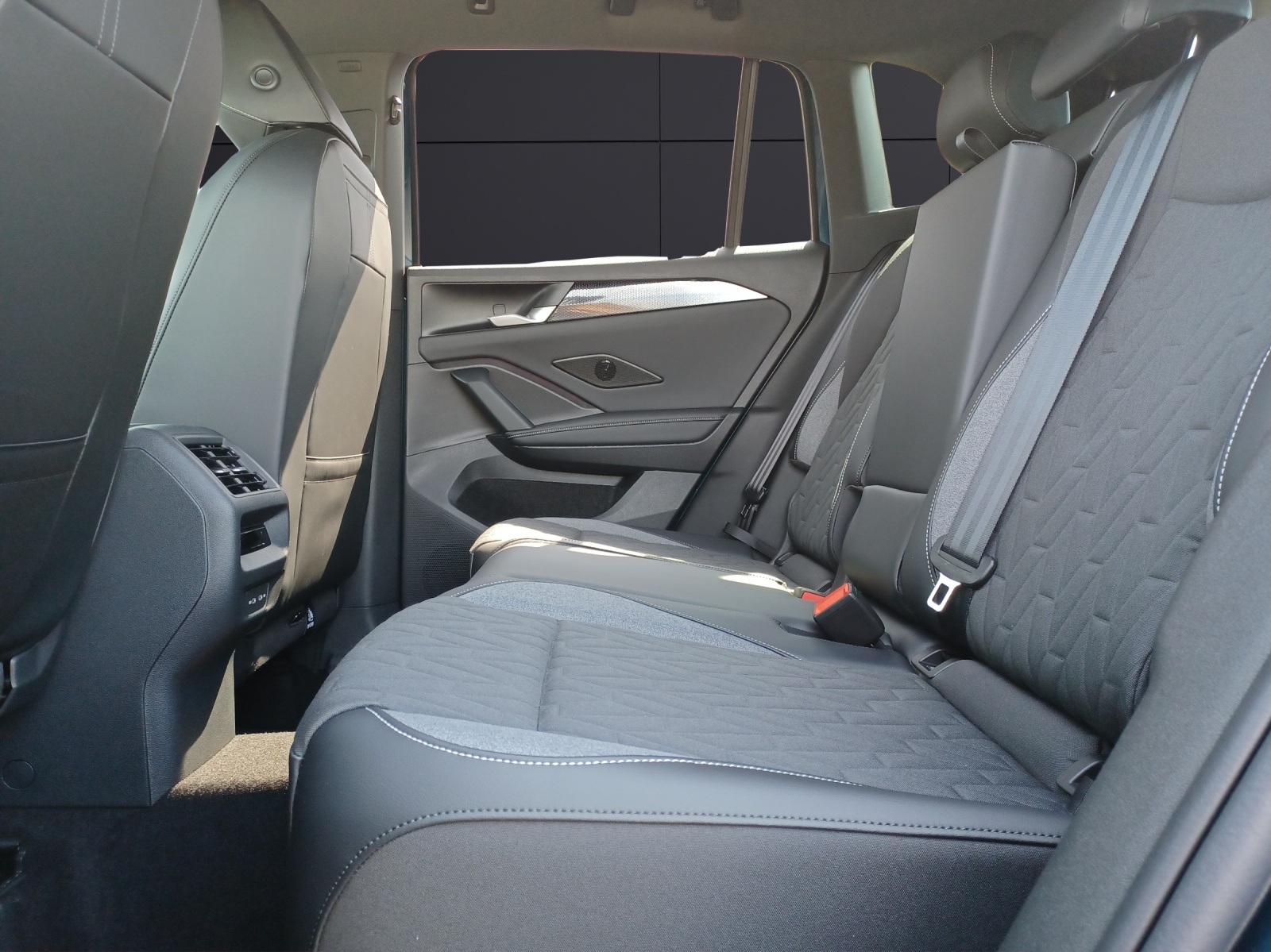 Fahrzeugabbildung Volkswagen Tiguan 1.5 eTSI 110 kW Goal AHZV IQ.LIGHT LM 