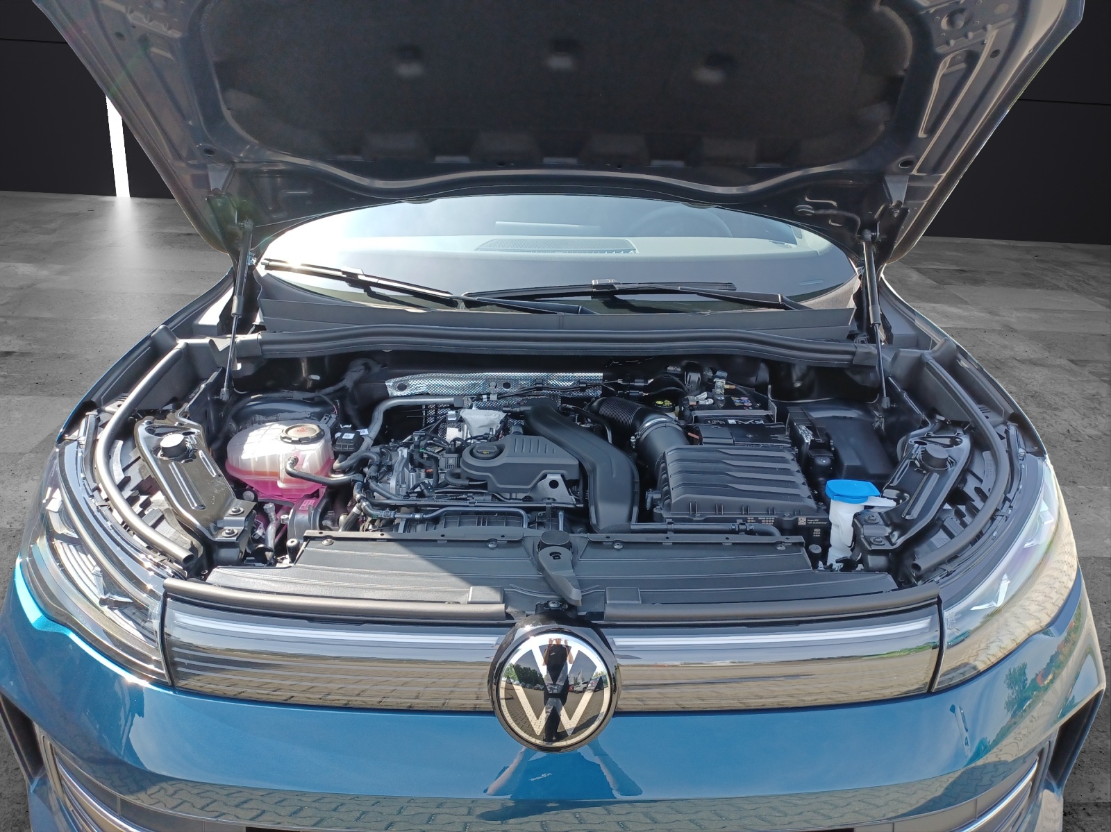 Fahrzeugabbildung Volkswagen Tiguan 1.5 eTSI 110 kW Goal AHZV IQ.LIGHT LM 