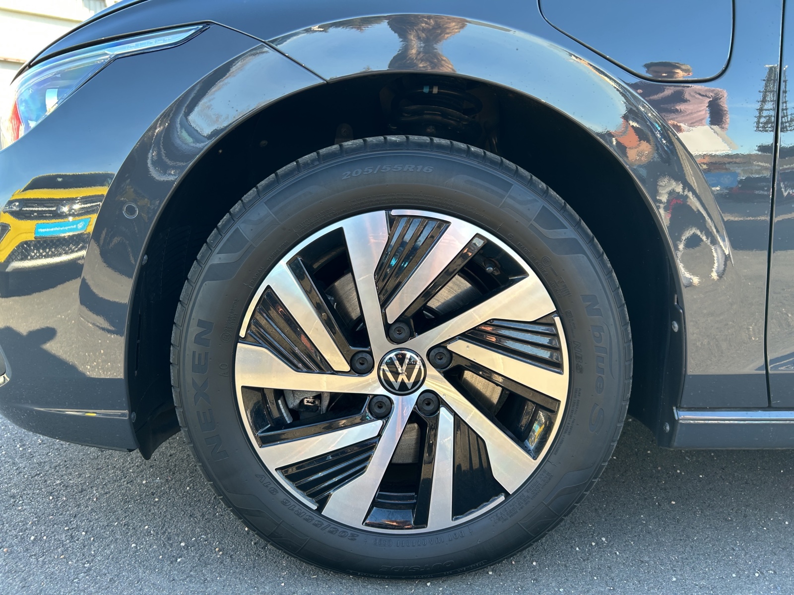 Fahrzeugabbildung Volkswagen Golf VIII eHybrid Style DSG Matrix Navi AID ACC Park-Assist SH