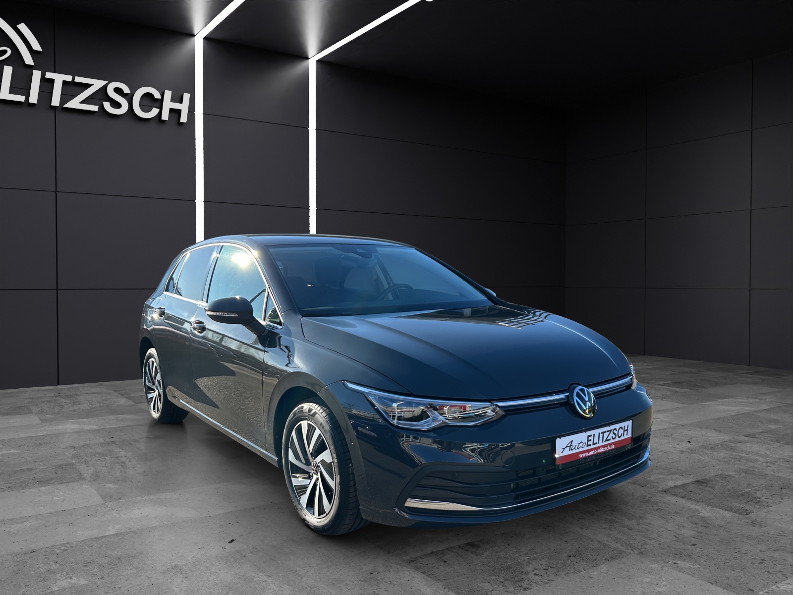Fahrzeugabbildung Volkswagen Golf VIII eHybrid Style DSG Matrix Navi AID ACC Park-Assist SH