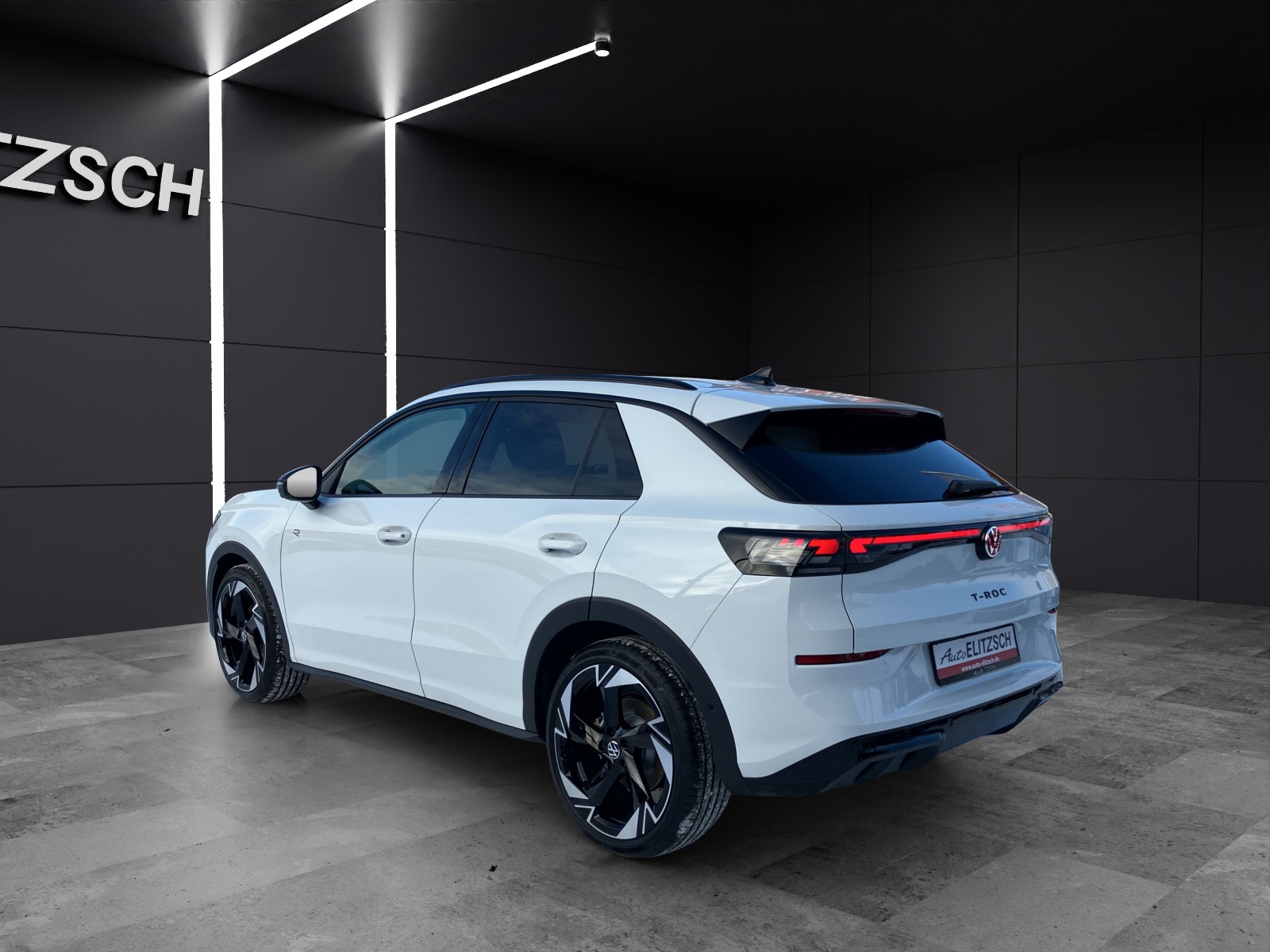 Fahrzeugabbildung Volkswagen T-Roc R-Line-Black-Style Head Up NAVI DAB ACC