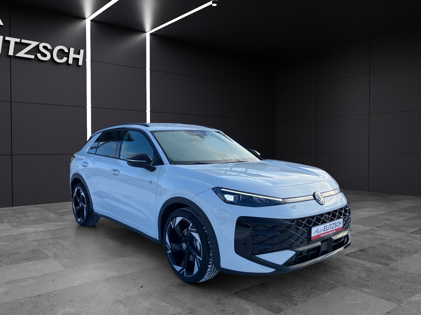 Fahrzeugabbildung Volkswagen T-Roc R-Line-Black-Style Head Up NAVI DAB ACC