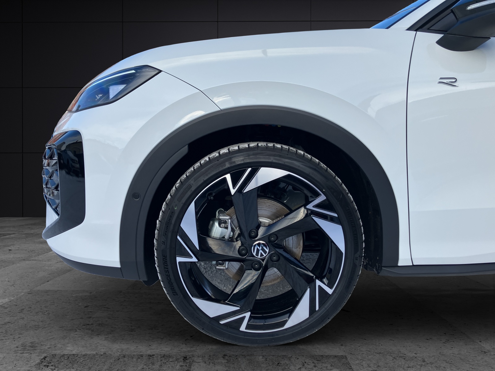 Fahrzeugabbildung Volkswagen T-Roc R-Line-Black-Style Head Up NAVI DAB ACC