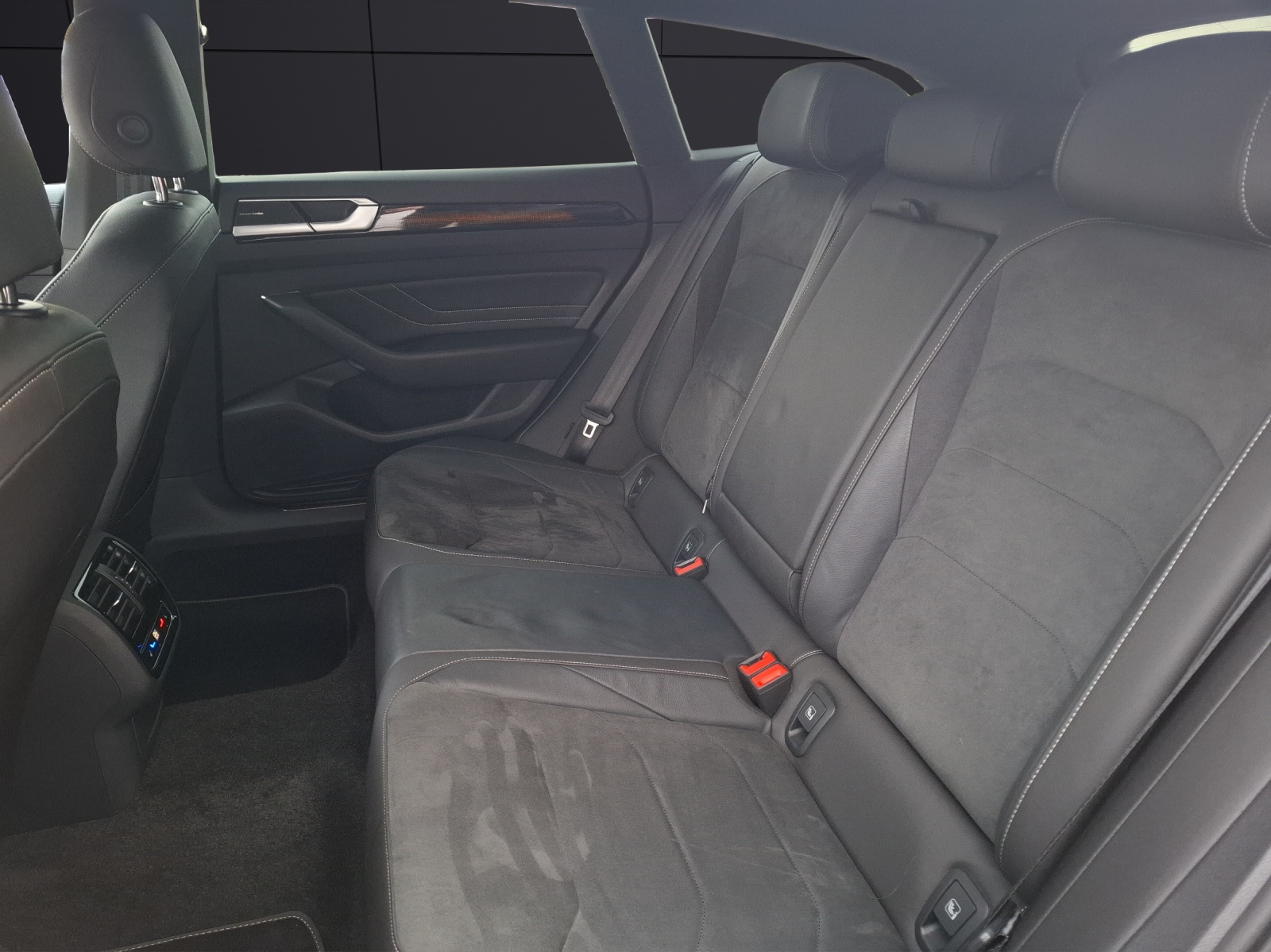 Fahrzeugabbildung Volkswagen Arteon SB TDI R-Line DSG 4M Matrix AHK Navi Pano Harmann AID ACC RFK SH 18