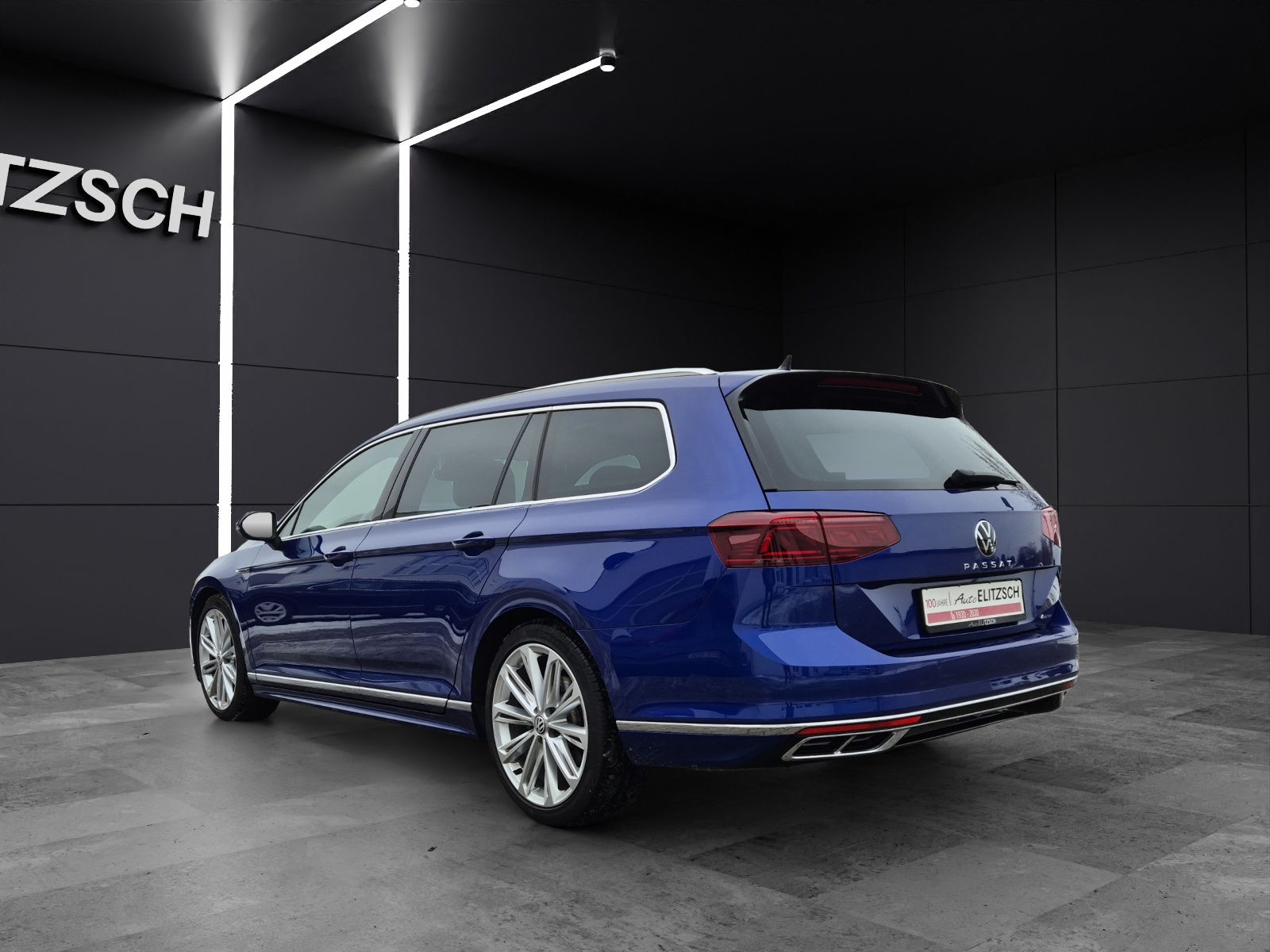 Fahrzeugabbildung Volkswagen Passat Variant TDI R-Line DSG 4Mo Standhzg Matrix Navi Pano AID ACC RFK Leder SH 19