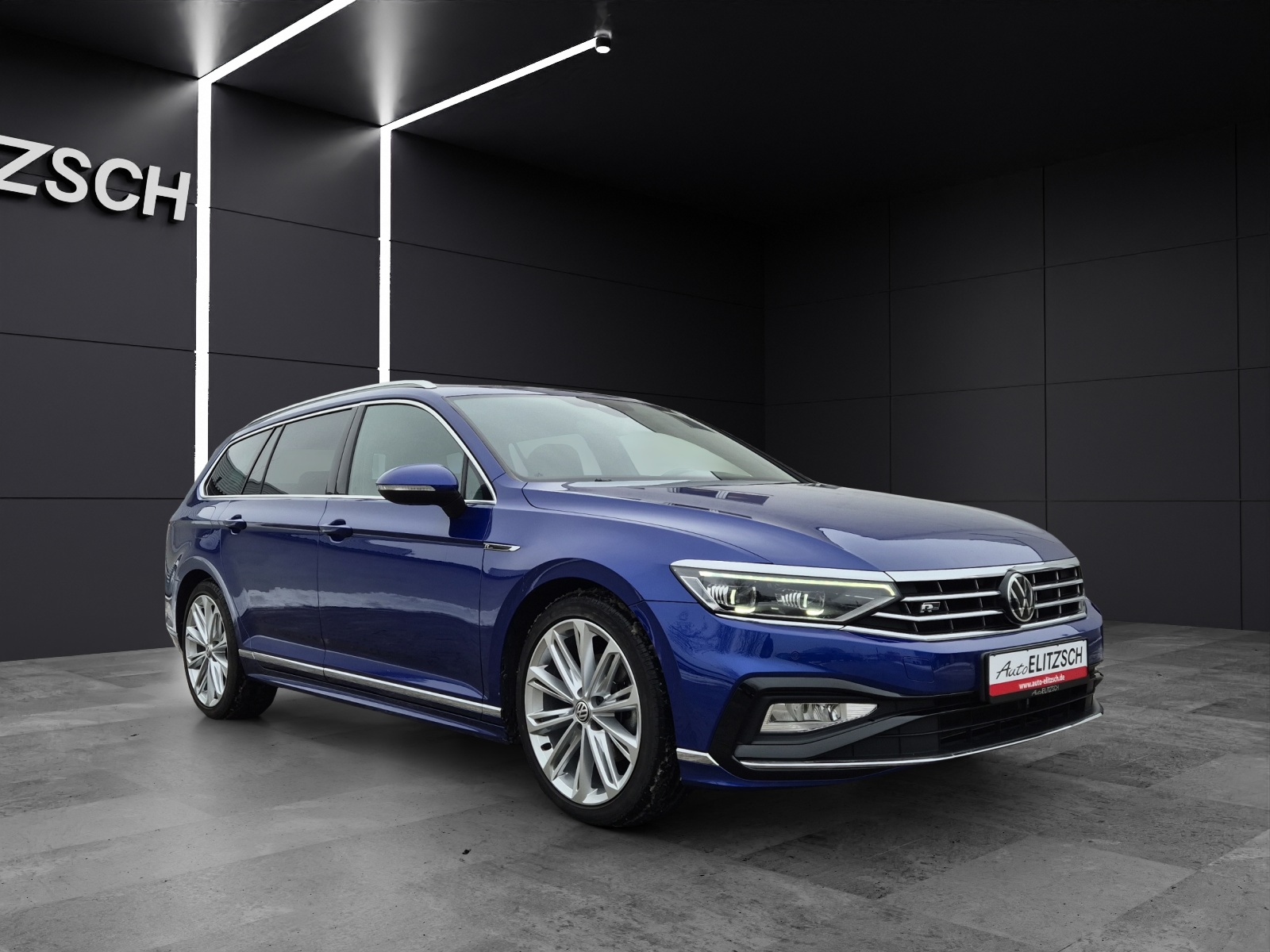 Fahrzeugabbildung Volkswagen Passat Variant TDI R-Line DSG 4Mo Standhzg Matrix Navi Pano AID ACC RFK Leder SH 19