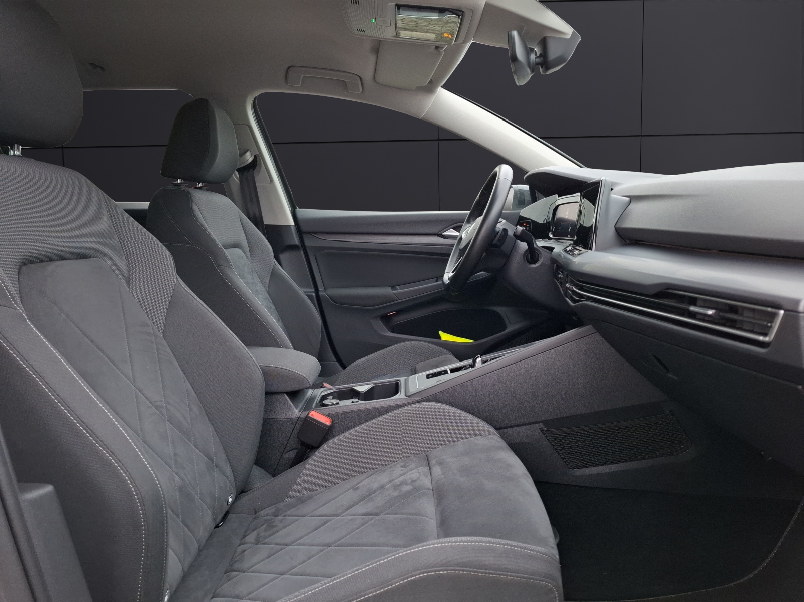 Fahrzeugabbildung Volkswagen Golf VIII Variant TDI Style DSG LED Navi AID ACC Park-Assist SH