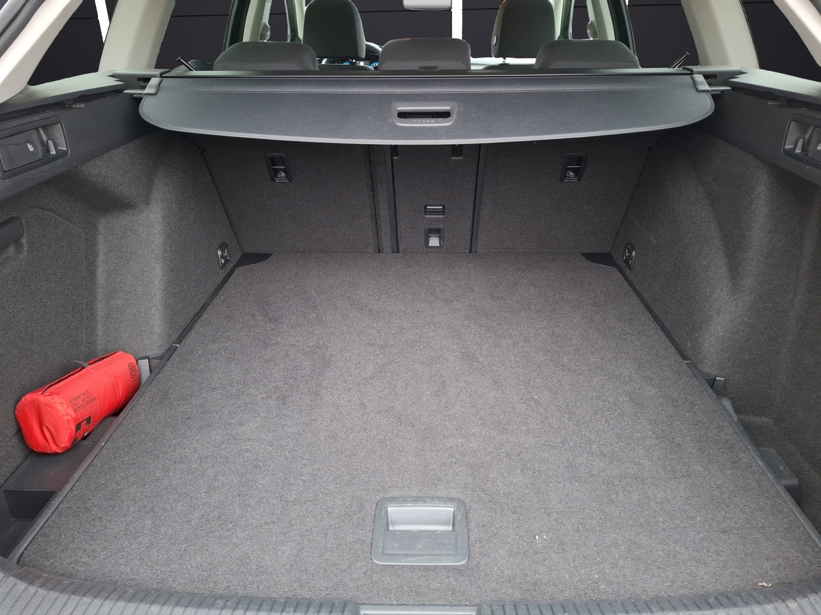 Fahrzeugabbildung Volkswagen Golf VIII Variant TDI Style DSG LED Navi AID ACC Park-Assist SH