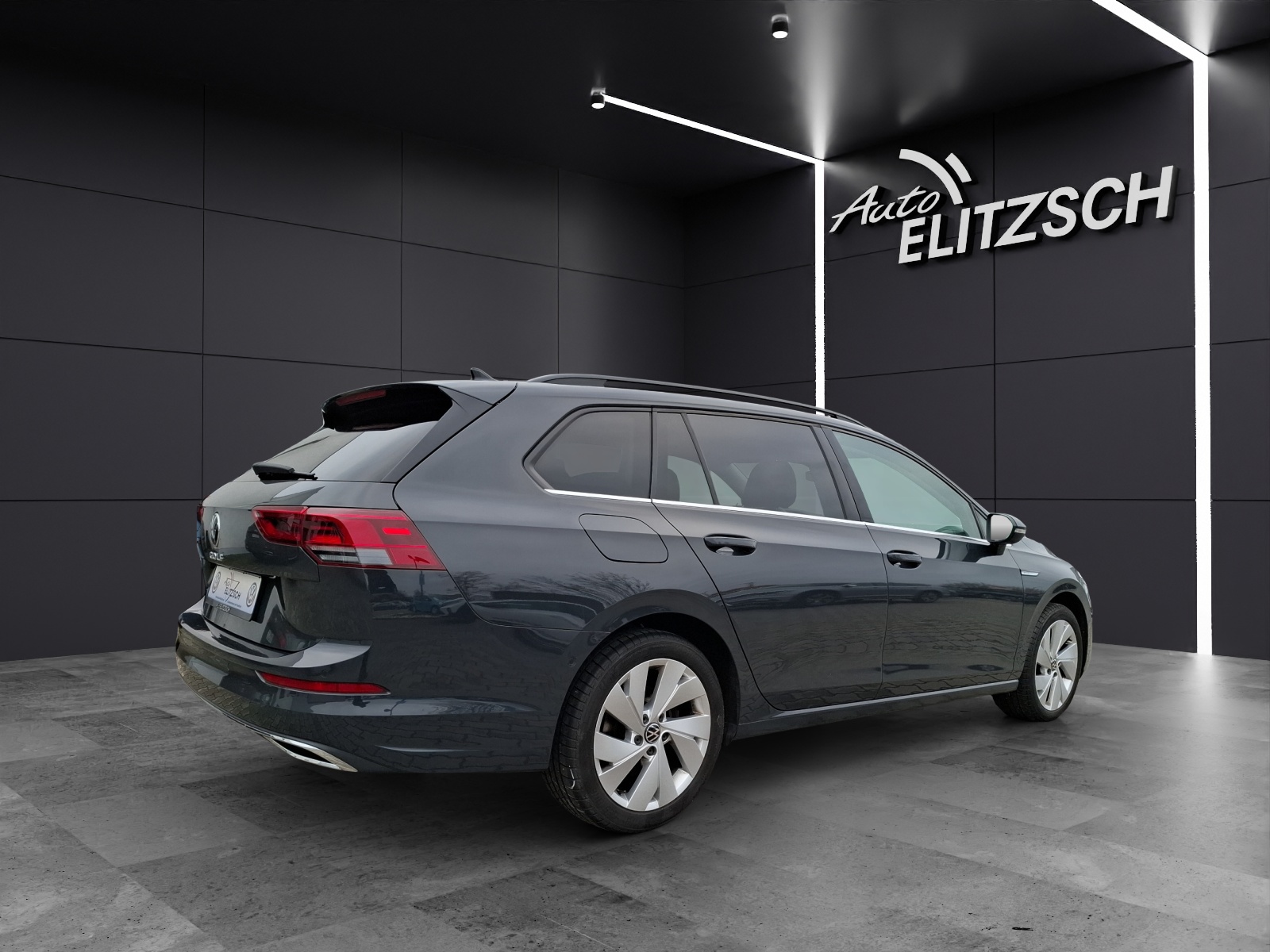 Fahrzeugabbildung Volkswagen Golf VIII Variant TDI Style DSG LED Navi AID ACC Park-Assist SH