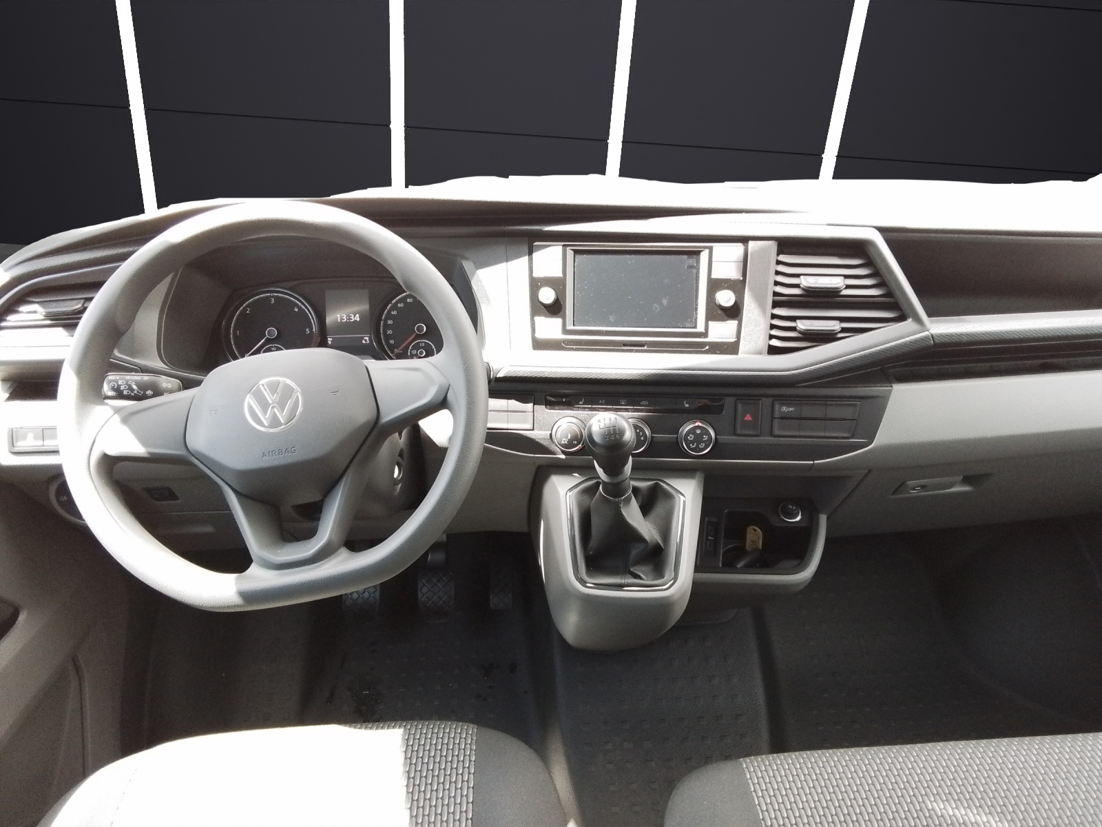 Fahrzeugabbildung Volkswagen T6 Kombi T6.1 TDI 9-Sitzer LR SITZH. PDC KLIMA