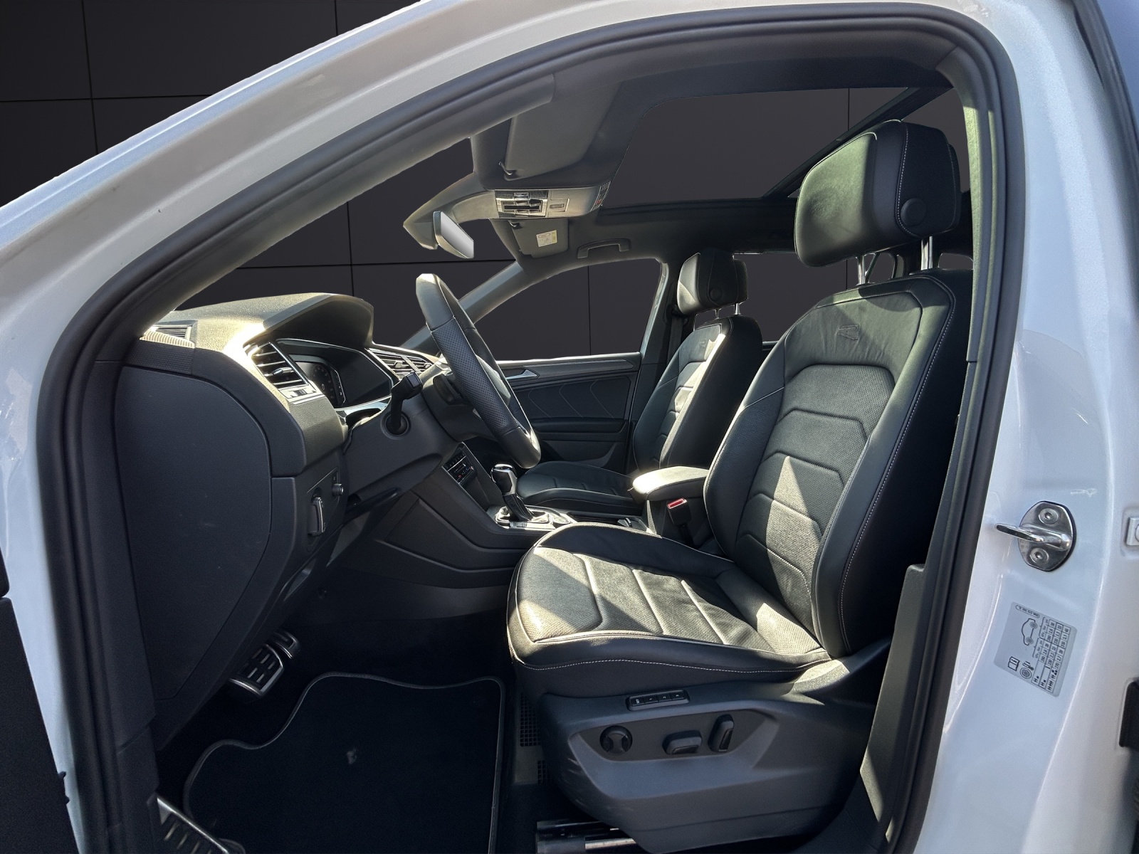 Fahrzeugabbildung Volkswagen Tiguan Allspace R-Line TDI 4M DSG IQ.Light ACC STH SH PANO HuD H&K AppConnect Navi Klima