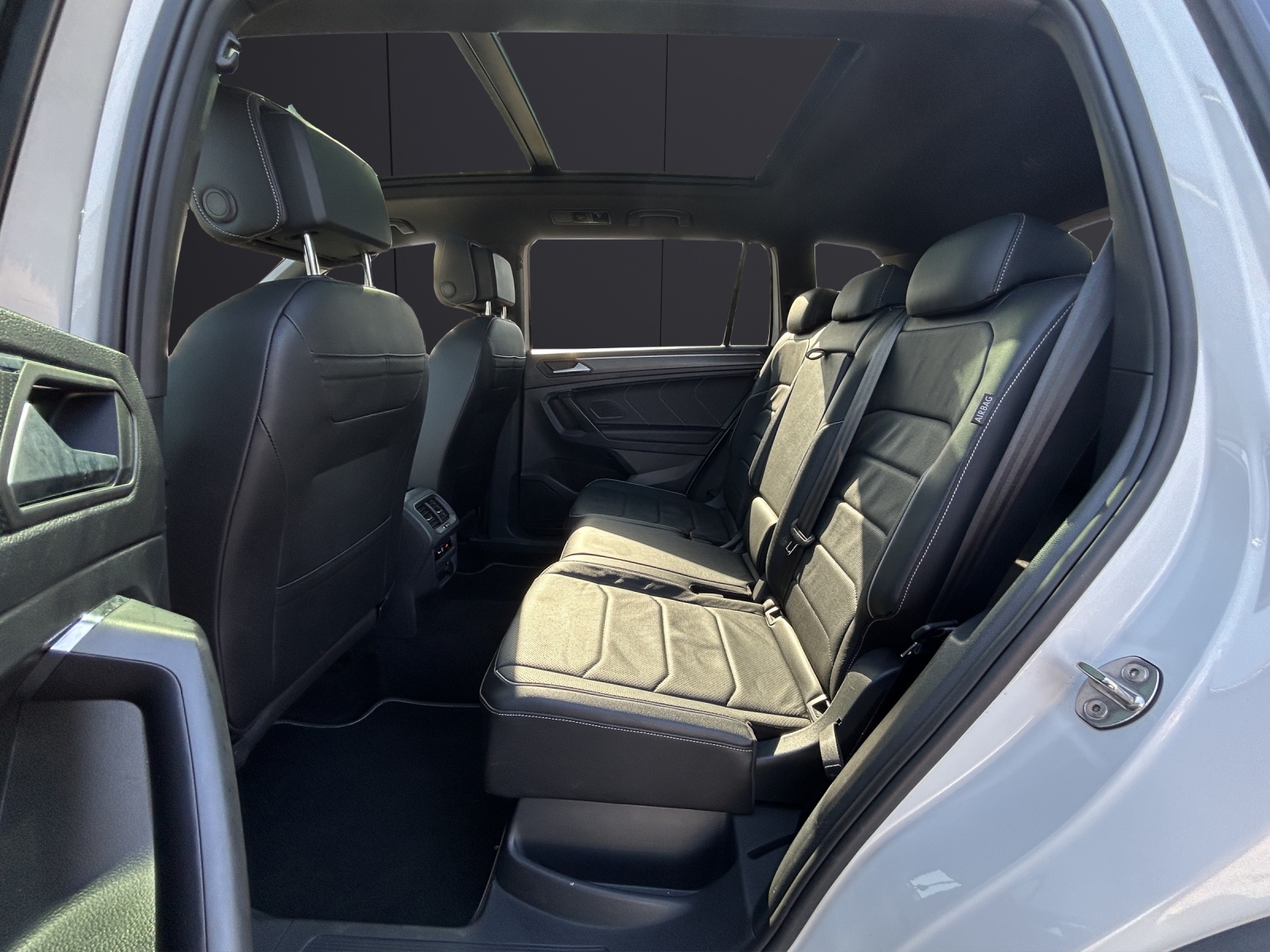 Fahrzeugabbildung Volkswagen Tiguan Allspace R-Line TDI 4M DSG IQ.Light ACC STH SH PANO HuD H&K AppConnect Navi Klima