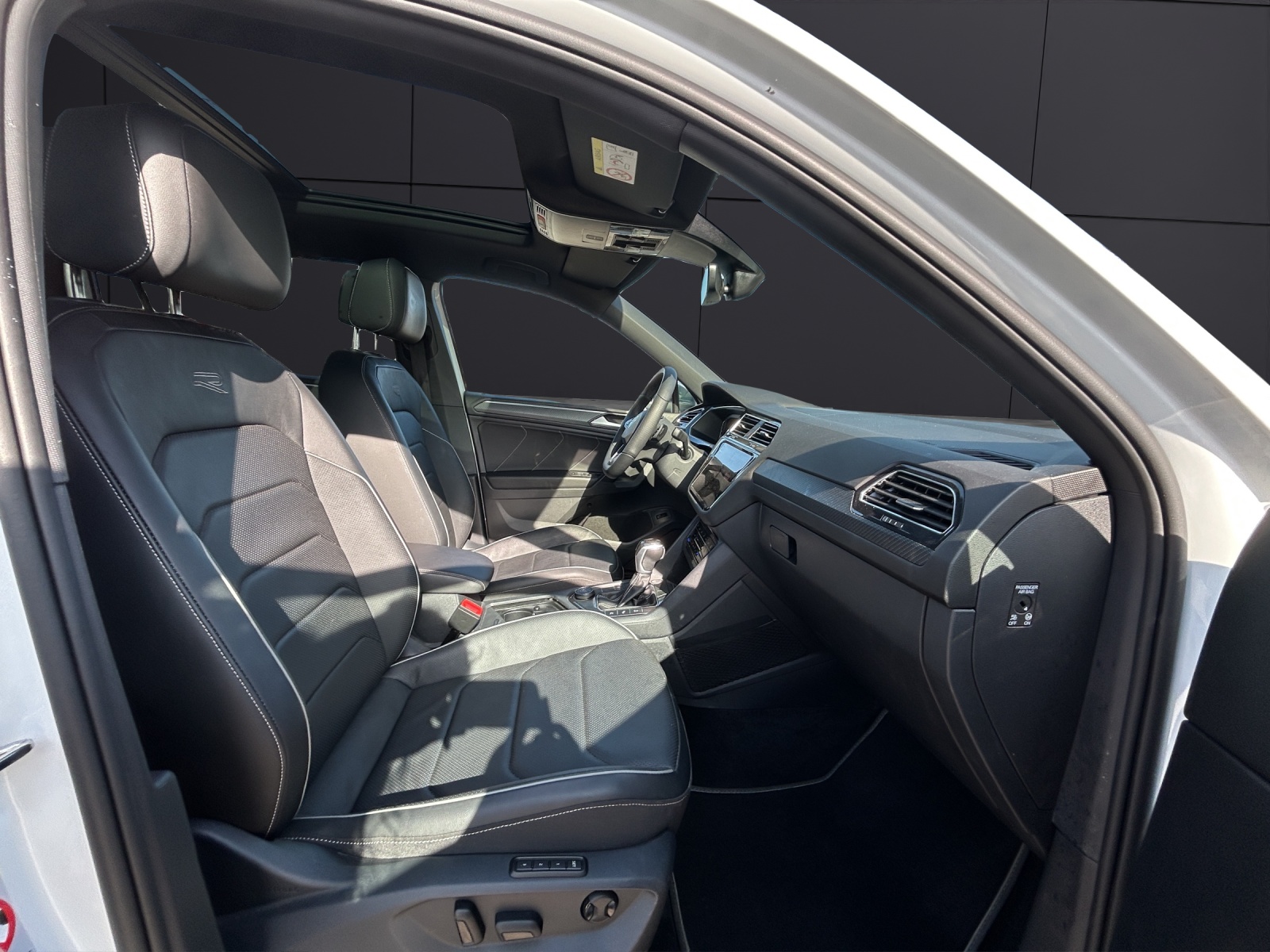 Fahrzeugabbildung Volkswagen Tiguan Allspace R-Line TDI 4M DSG IQ.Light ACC STH SH PANO HuD H&K AppConnect Navi Klima