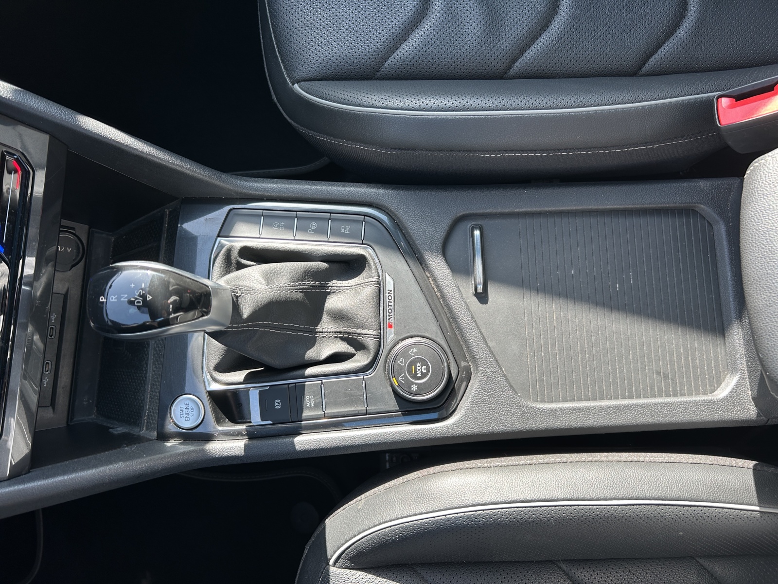 Fahrzeugabbildung Volkswagen Tiguan Allspace R-Line TDI 4M DSG IQ.Light ACC STH SH PANO HuD H&K AppConnect Navi Klima