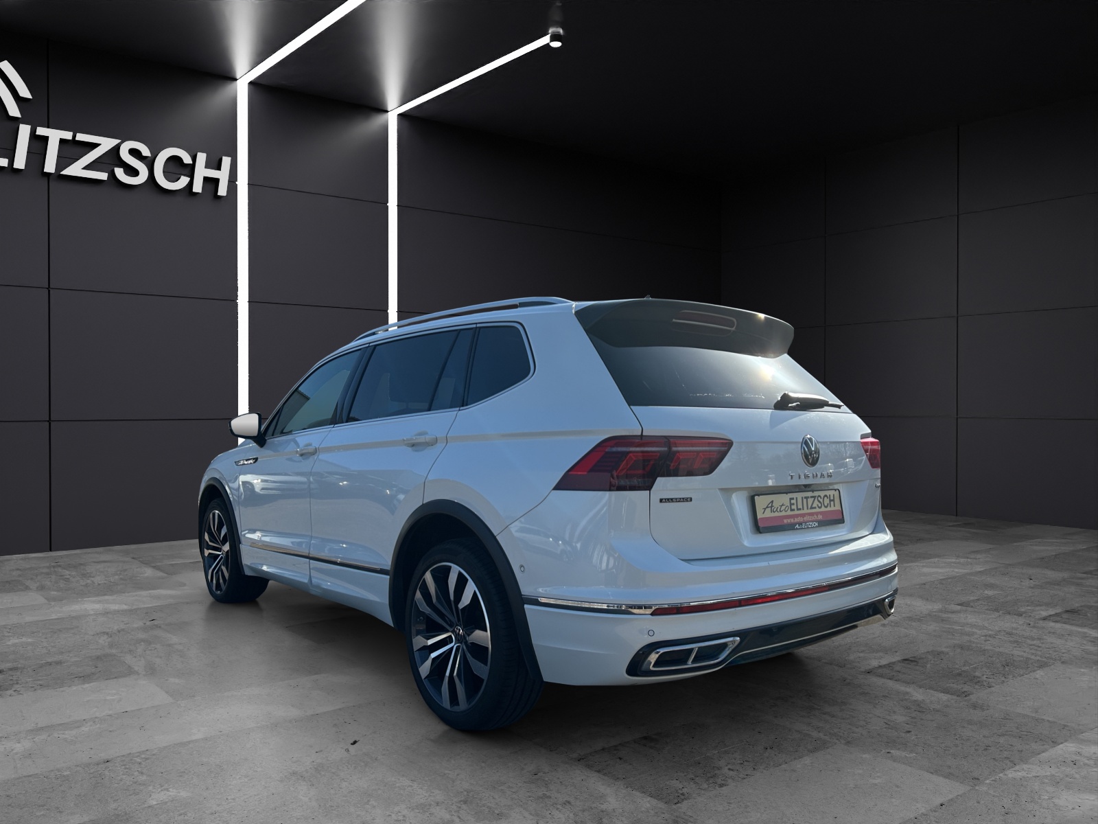 Fahrzeugabbildung Volkswagen Tiguan Allspace R-Line TDI 4M DSG IQ.Light ACC STH SH PANO HuD H&K AppConnect Navi Klima