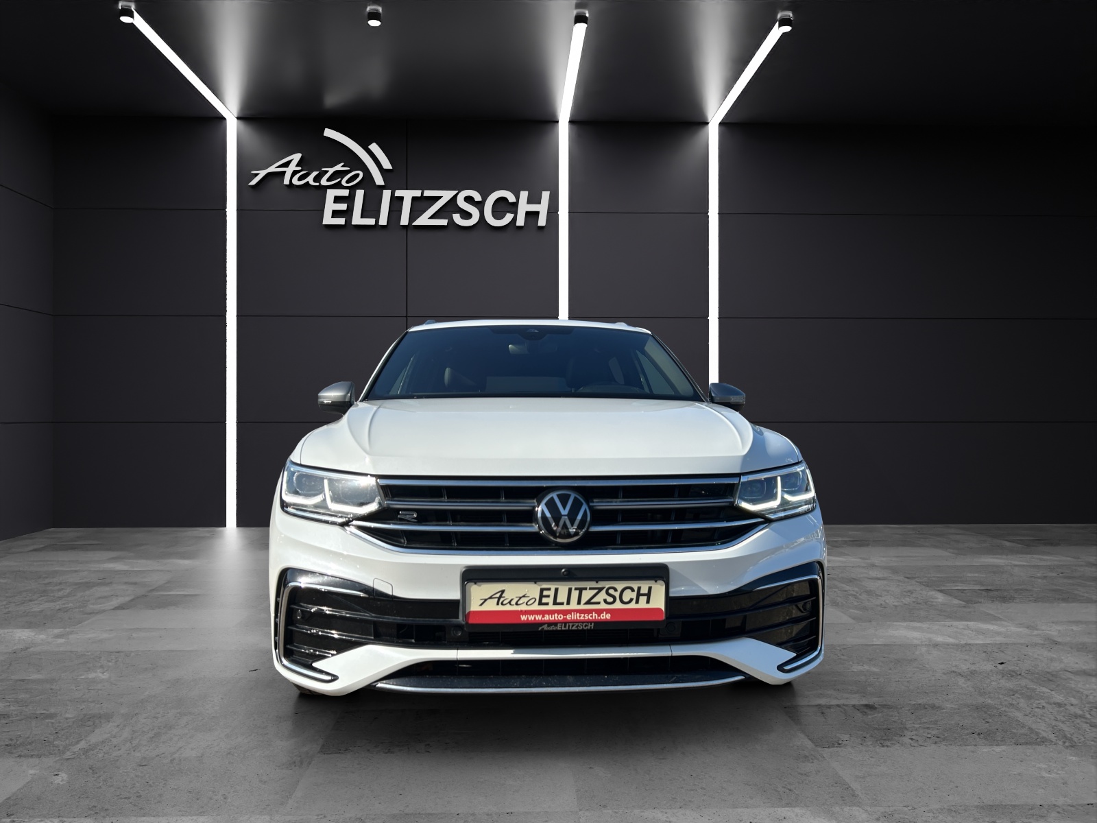 Fahrzeugabbildung Volkswagen Tiguan Allspace R-Line TDI 4M DSG IQ.Light ACC STH SH PANO HuD H&K AppConnect Navi Klima