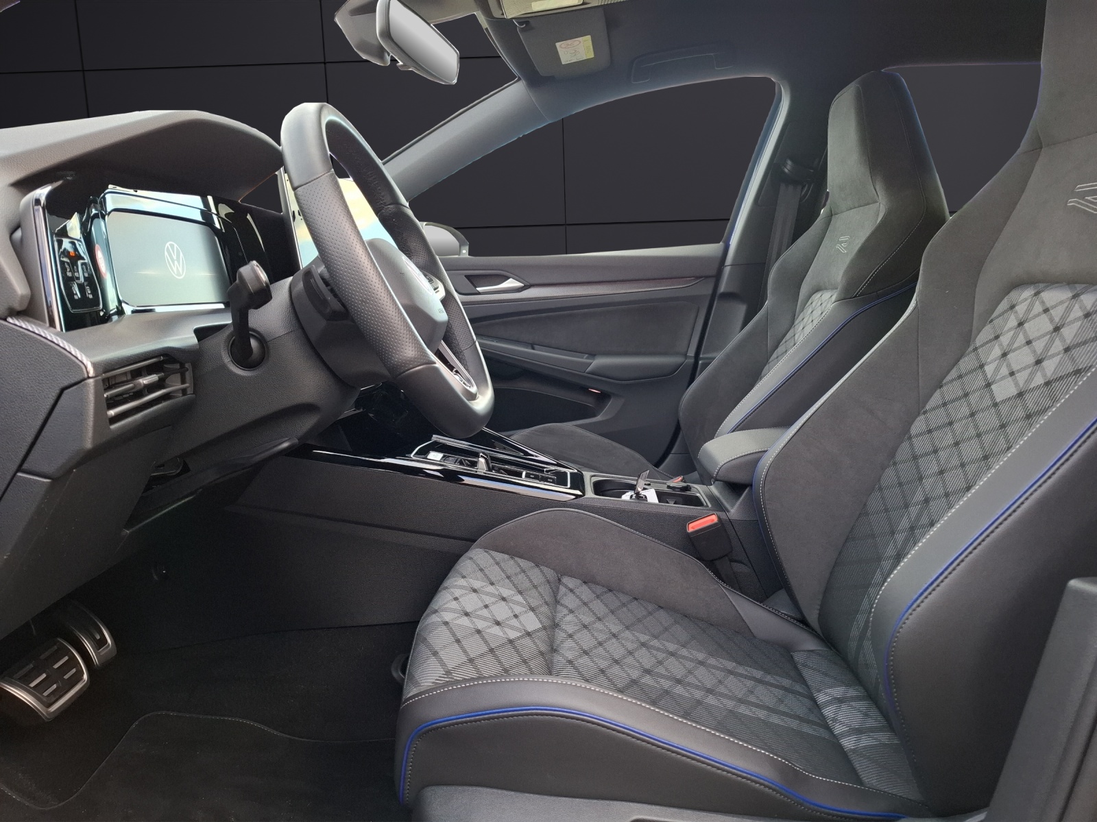 Fahrzeugabbildung Volkswagen Golf VIII Variant TDI R-Line DSG Standhzg LED-plus Navi AID HUD ACC RFK SH