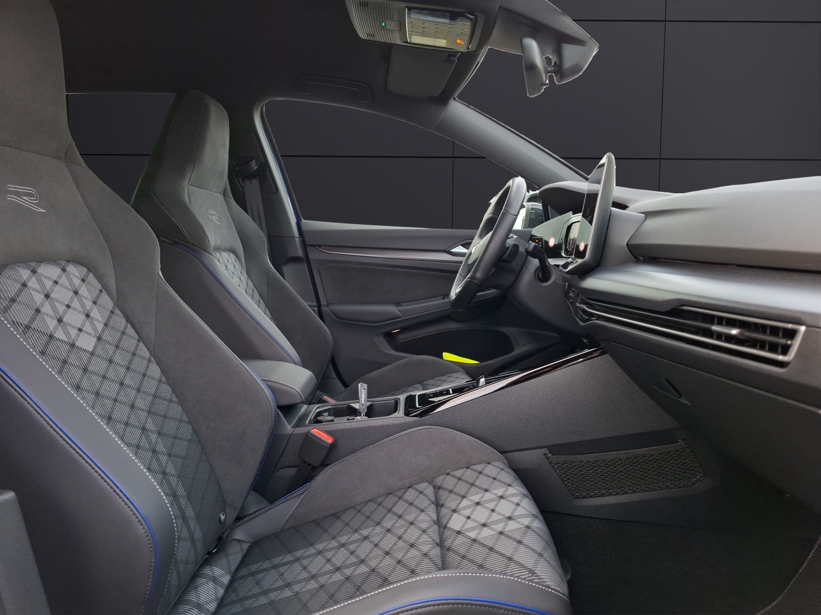 Fahrzeugabbildung Volkswagen Golf VIII Variant TDI R-Line DSG Standhzg LED-plus Navi AID HUD ACC RFK SH