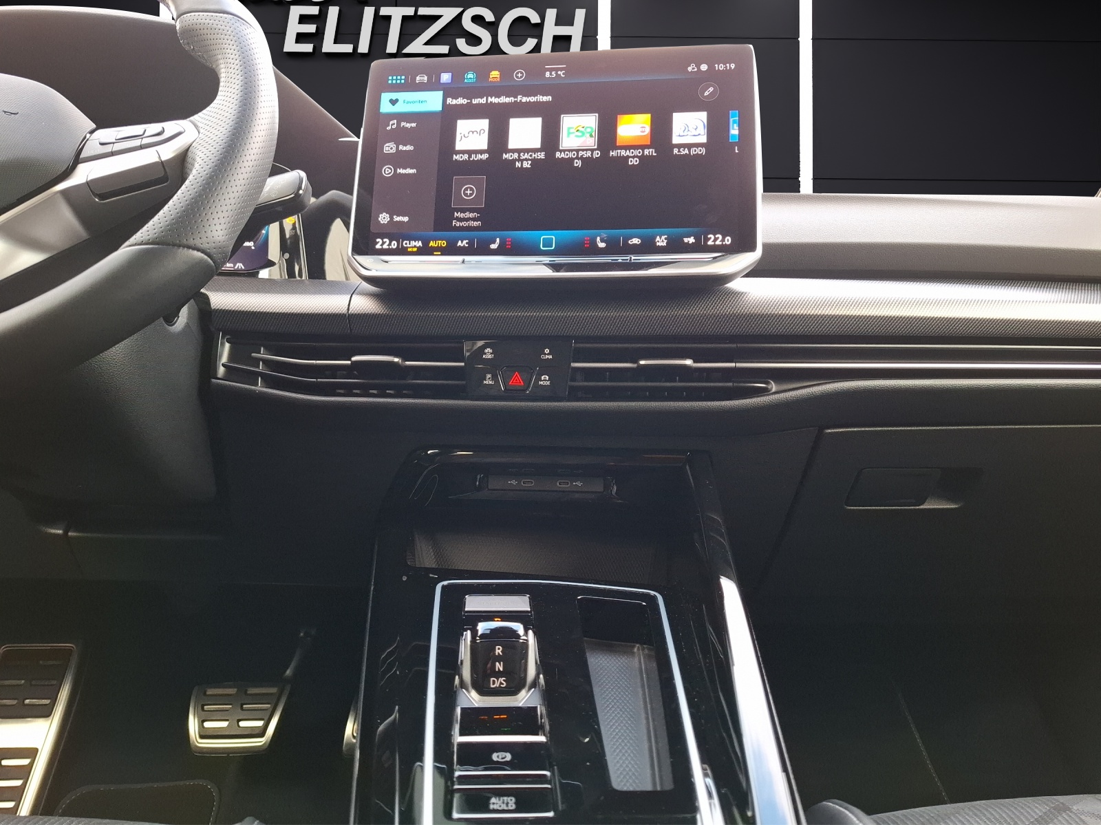 Fahrzeugabbildung Volkswagen Golf VIII Variant TDI R-Line DSG Standhzg LED-plus Navi AID HUD ACC RFK SH