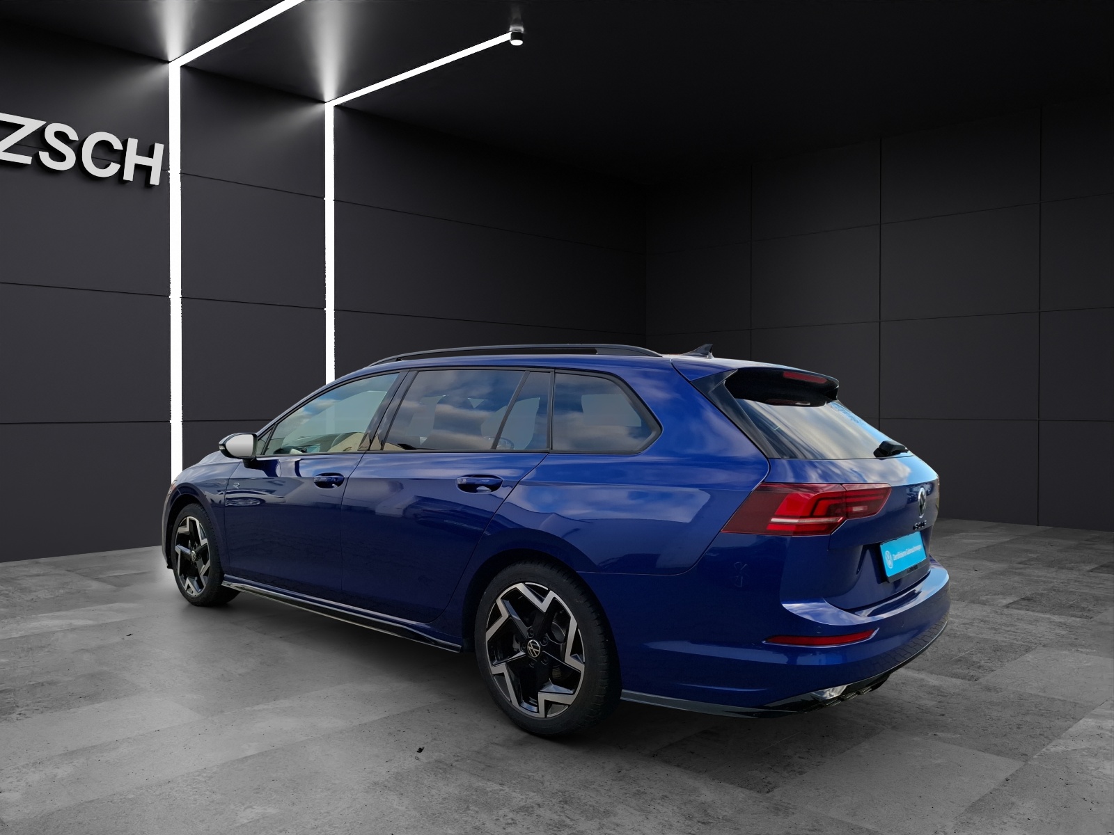 Fahrzeugabbildung Volkswagen Golf VIII Variant TDI R-Line DSG Standhzg LED-plus Navi AID HUD ACC RFK SH