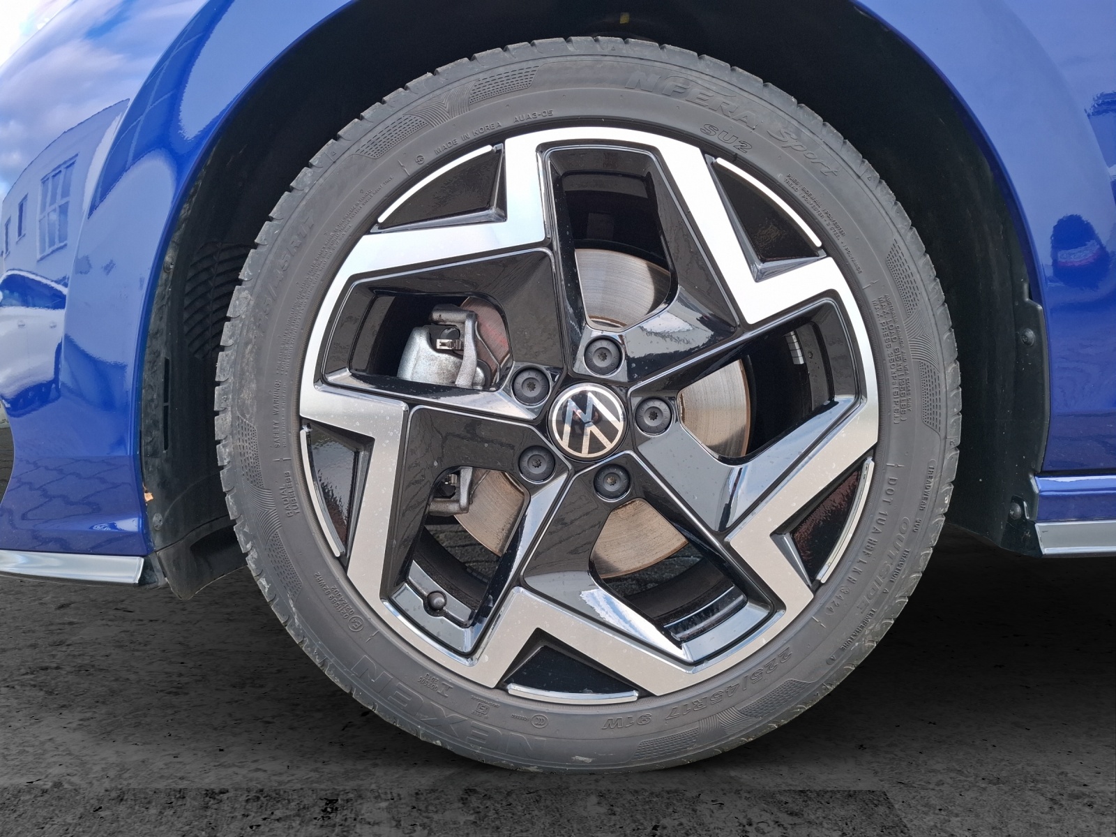 Fahrzeugabbildung Volkswagen Golf VIII Variant TDI R-Line DSG Standhzg LED-plus Navi AID HUD ACC RFK SH