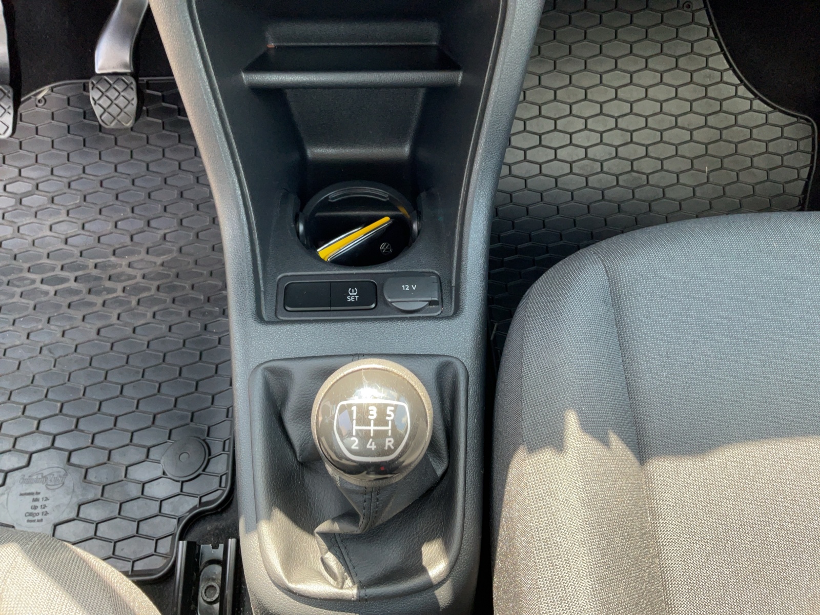 Fahrzeugabbildung Volkswagen up! Climatronic SHZ RFK GRA