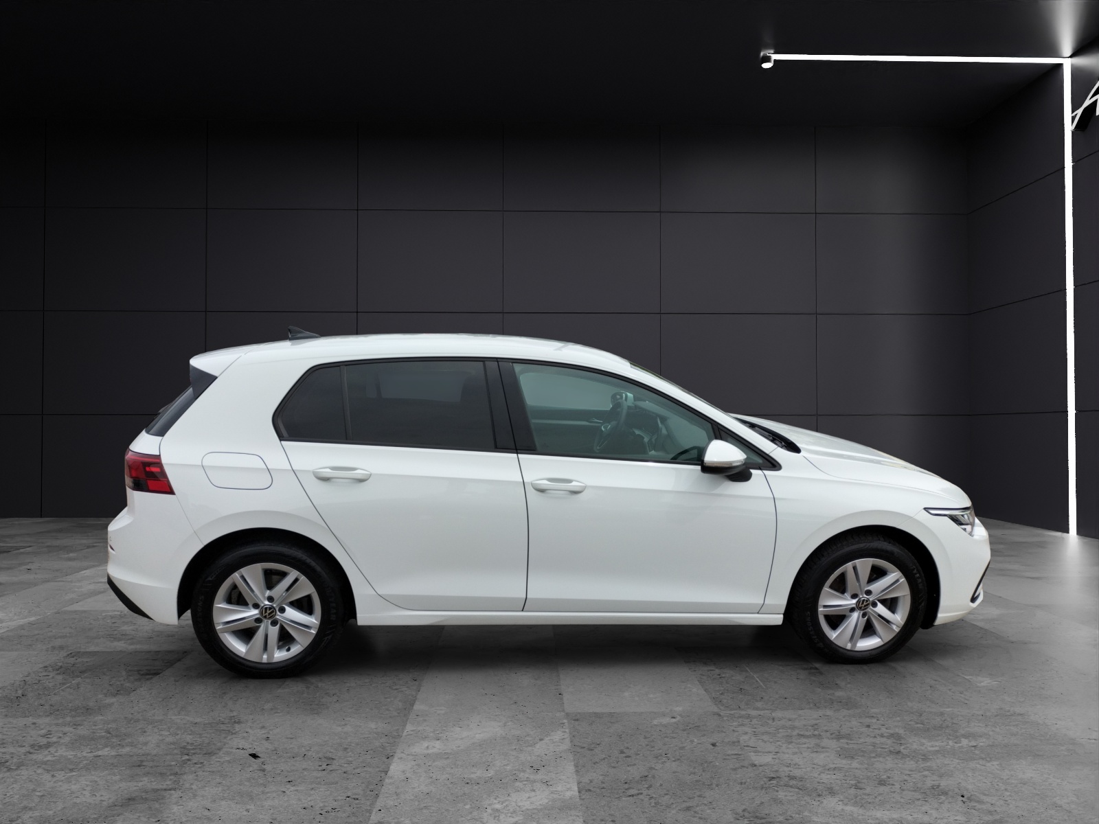 Fahrzeugabbildung Volkswagen Golf VIII TDI Life DSG LED Navi AID ACC PDC SH