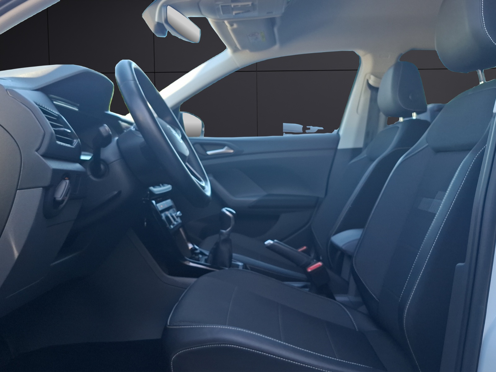 Fahrzeugabbildung Volkswagen T-Cross TSI Life LED Navi Klima GRA PDC SH 17