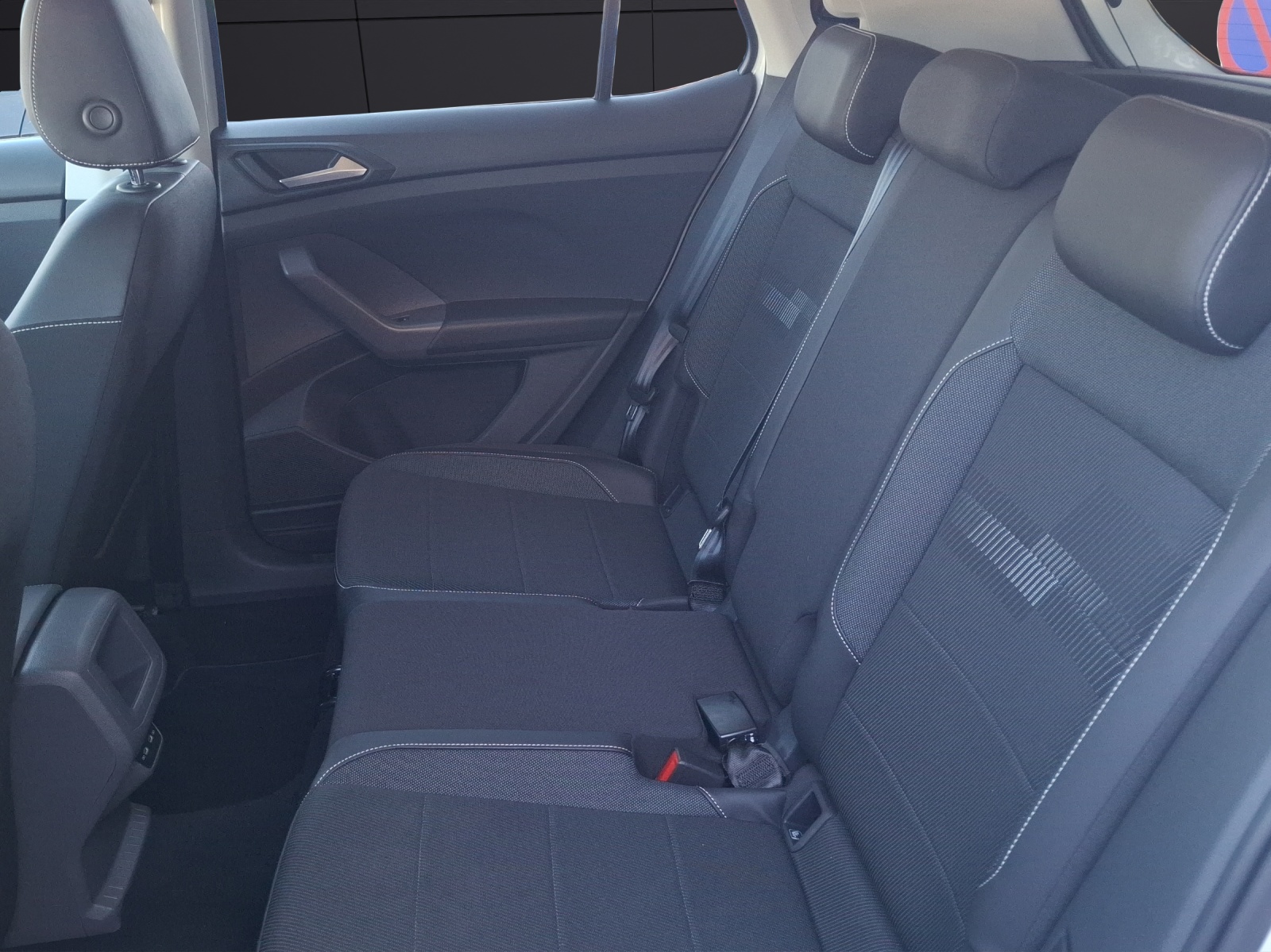 Fahrzeugabbildung Volkswagen T-Cross TSI Life LED Navi Klima GRA PDC SH 17